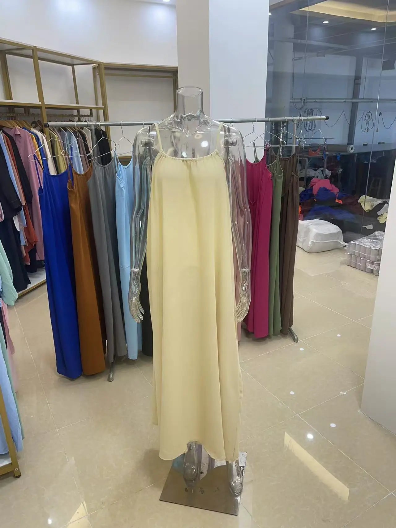 Robe Maxi Ample Sans Bretelles Dos Nu – Confort & Style