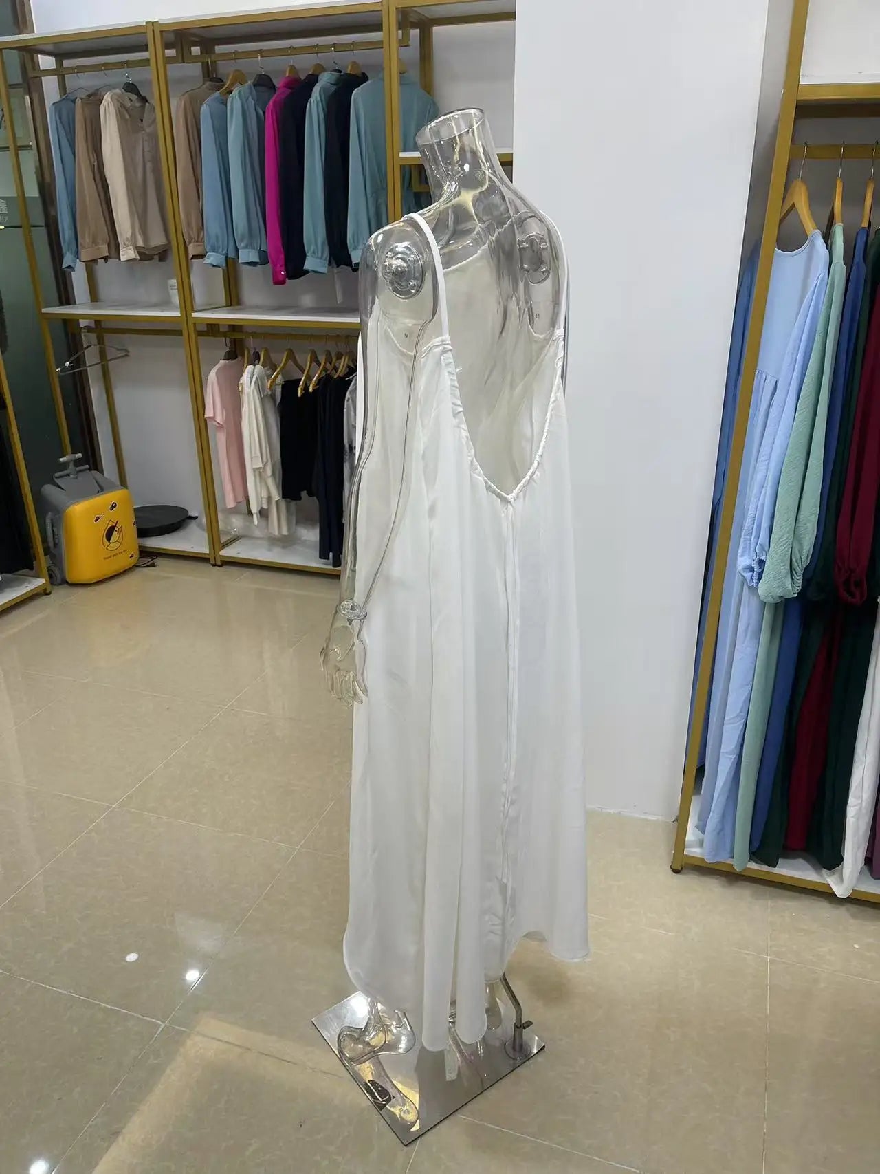 Robe Maxi Ample Sans Bretelles Dos Nu – Confort & Style