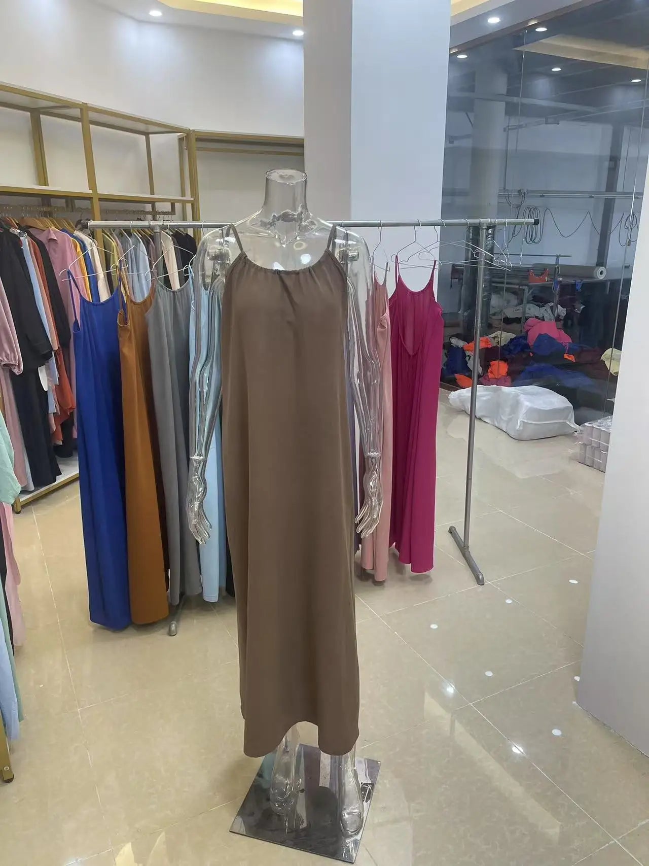Robe Maxi Ample Sans Bretelles Dos Nu – Confort & Style