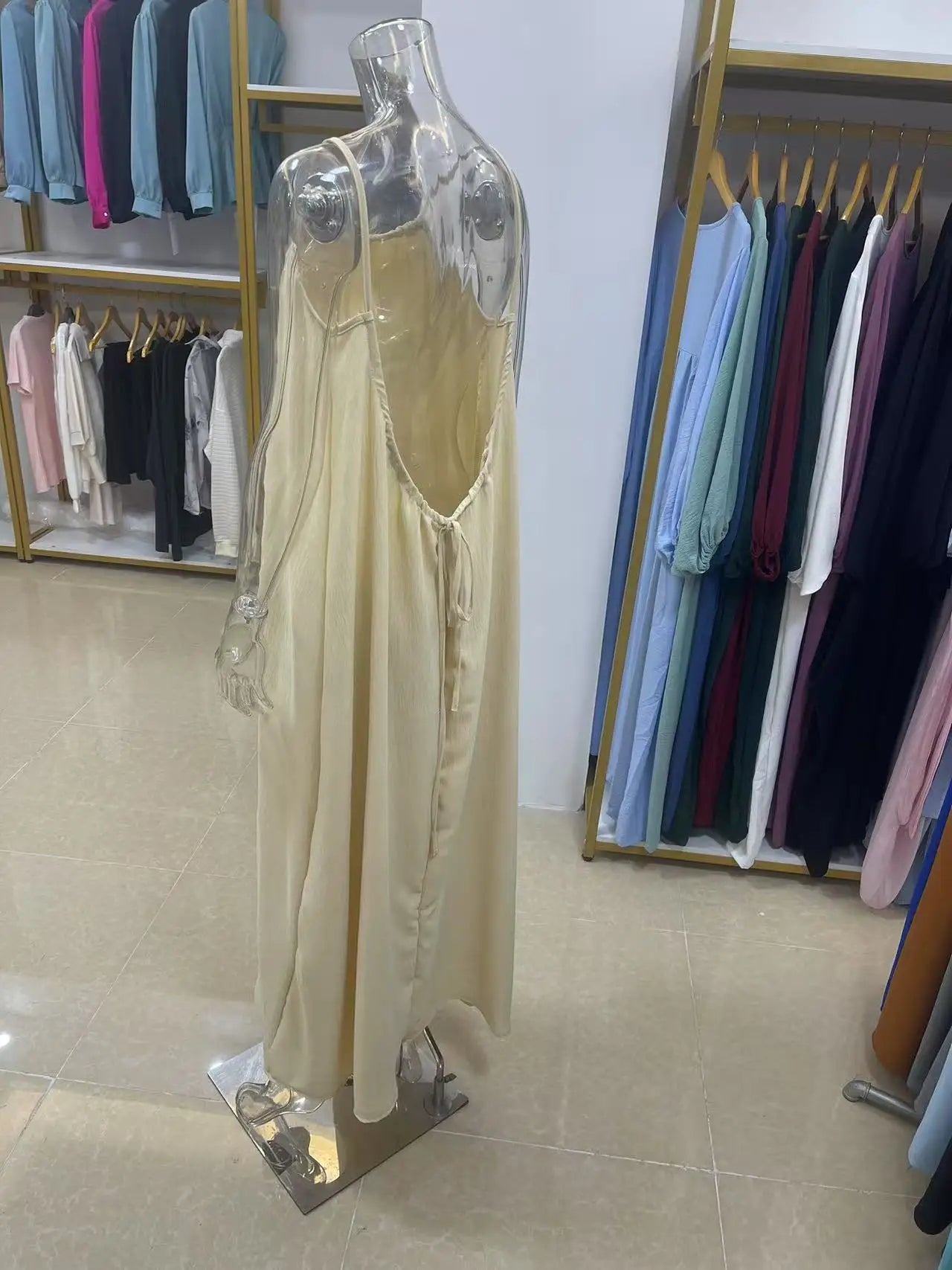 Robe Maxi Ample Sans Bretelles Dos Nu – Confort & Style