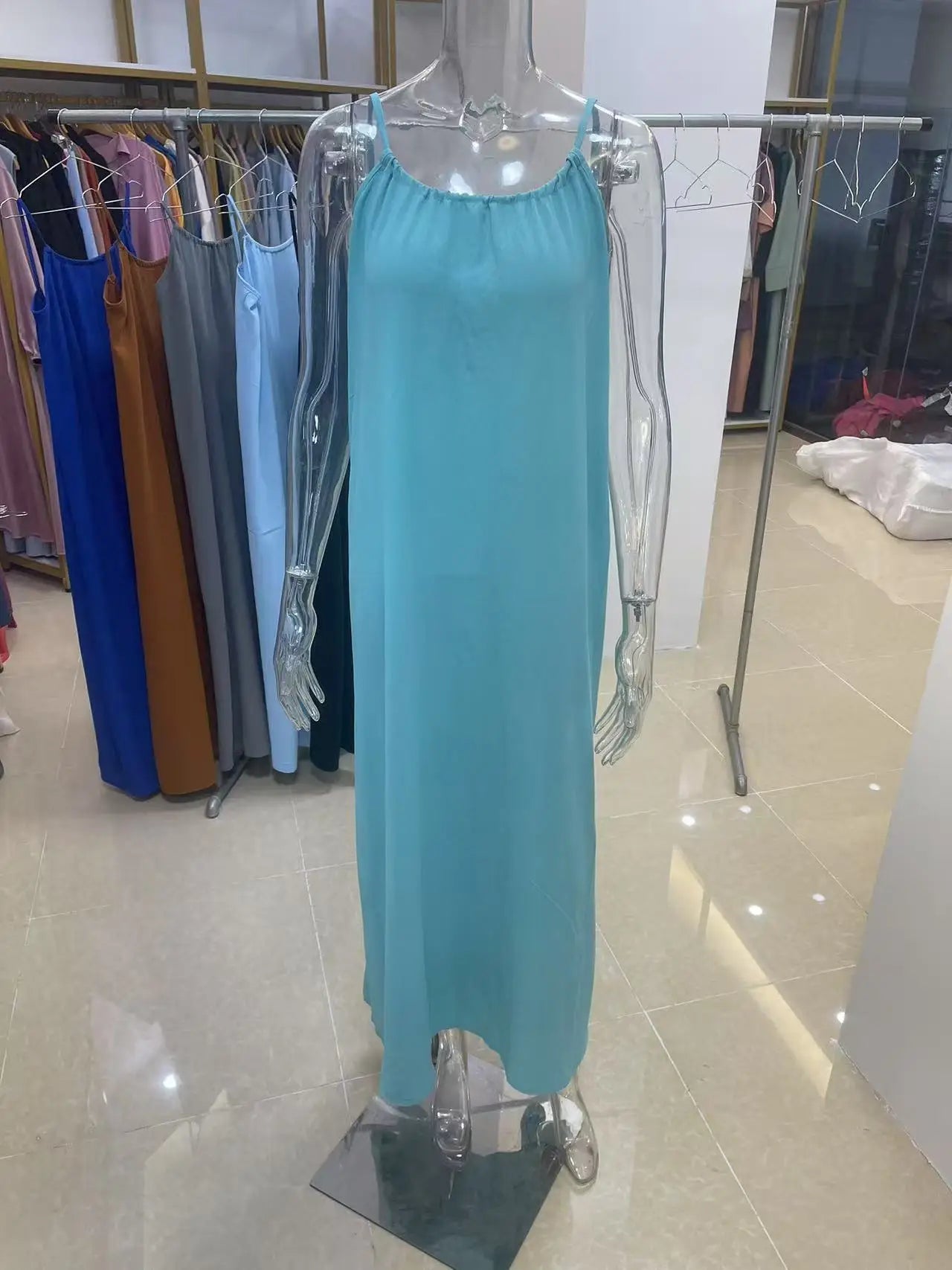 Robe Maxi Ample Sans Bretelles Dos Nu – Confort & Style