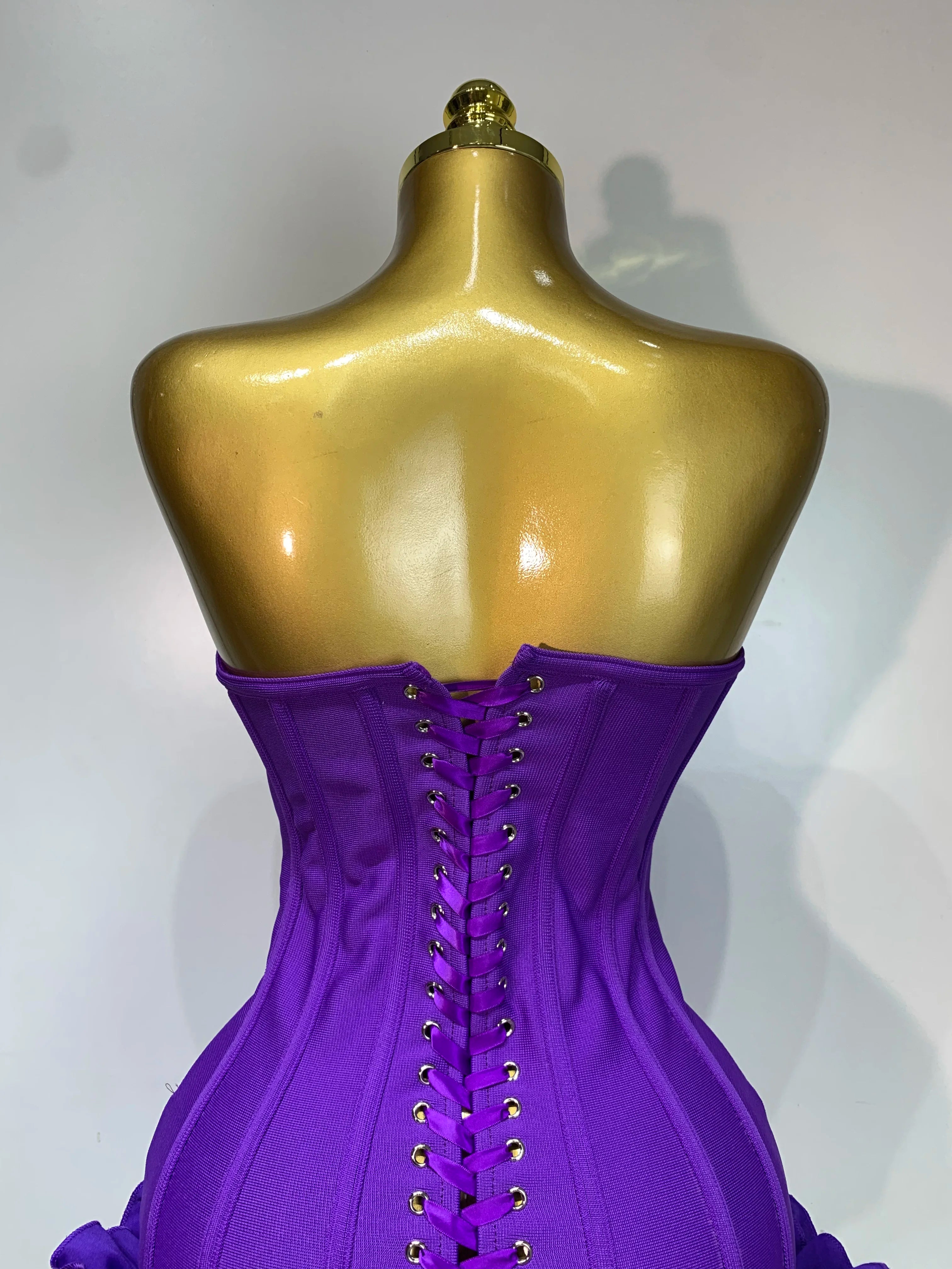 Robe Bandage Mini Strapless Appliqués Floraux – Soirée VIP