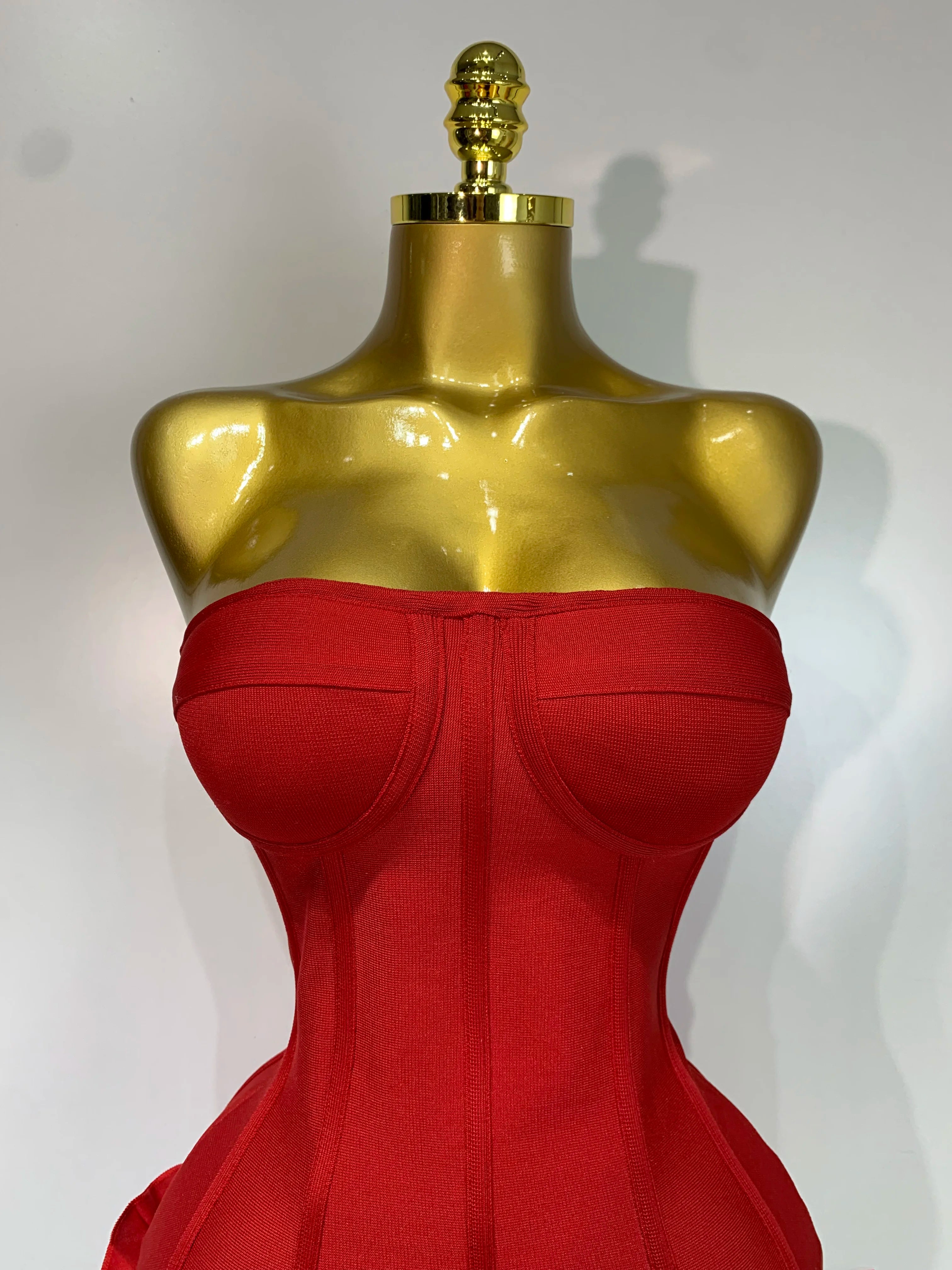 Robe Bandage Mini Strapless Appliqués Floraux – Soirée VIP