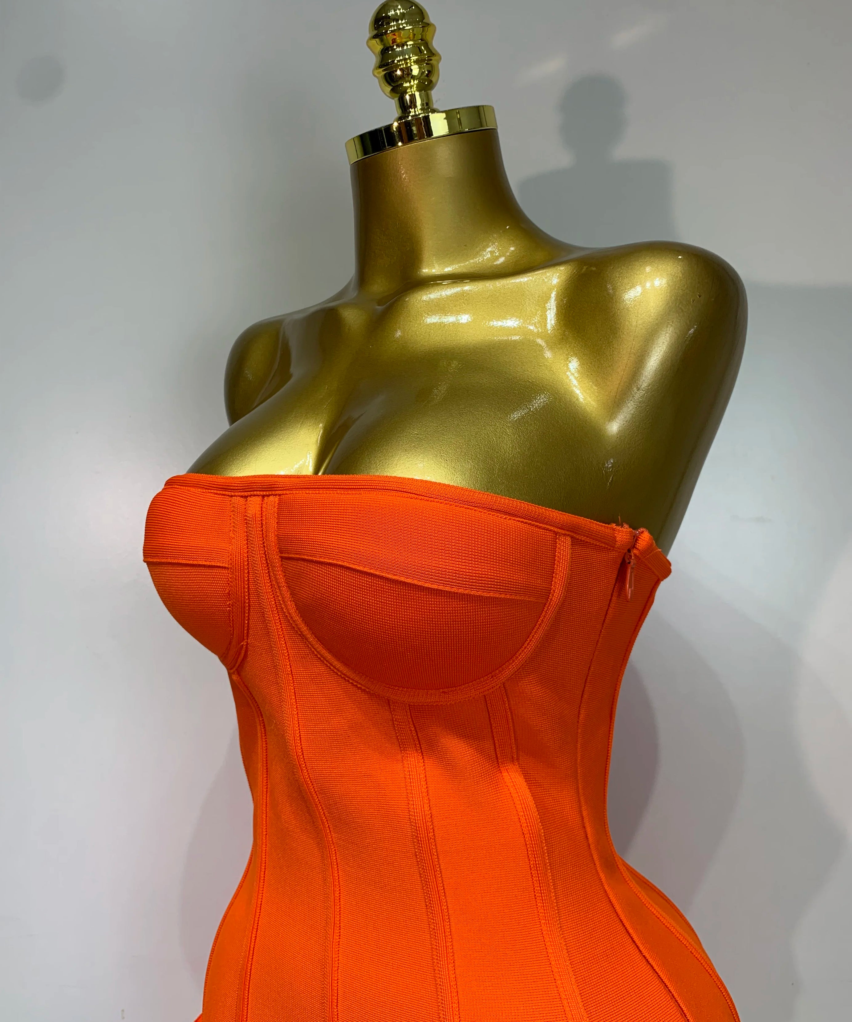 Robe Bandage Mini Strapless Appliqués Floraux – Soirée VIP