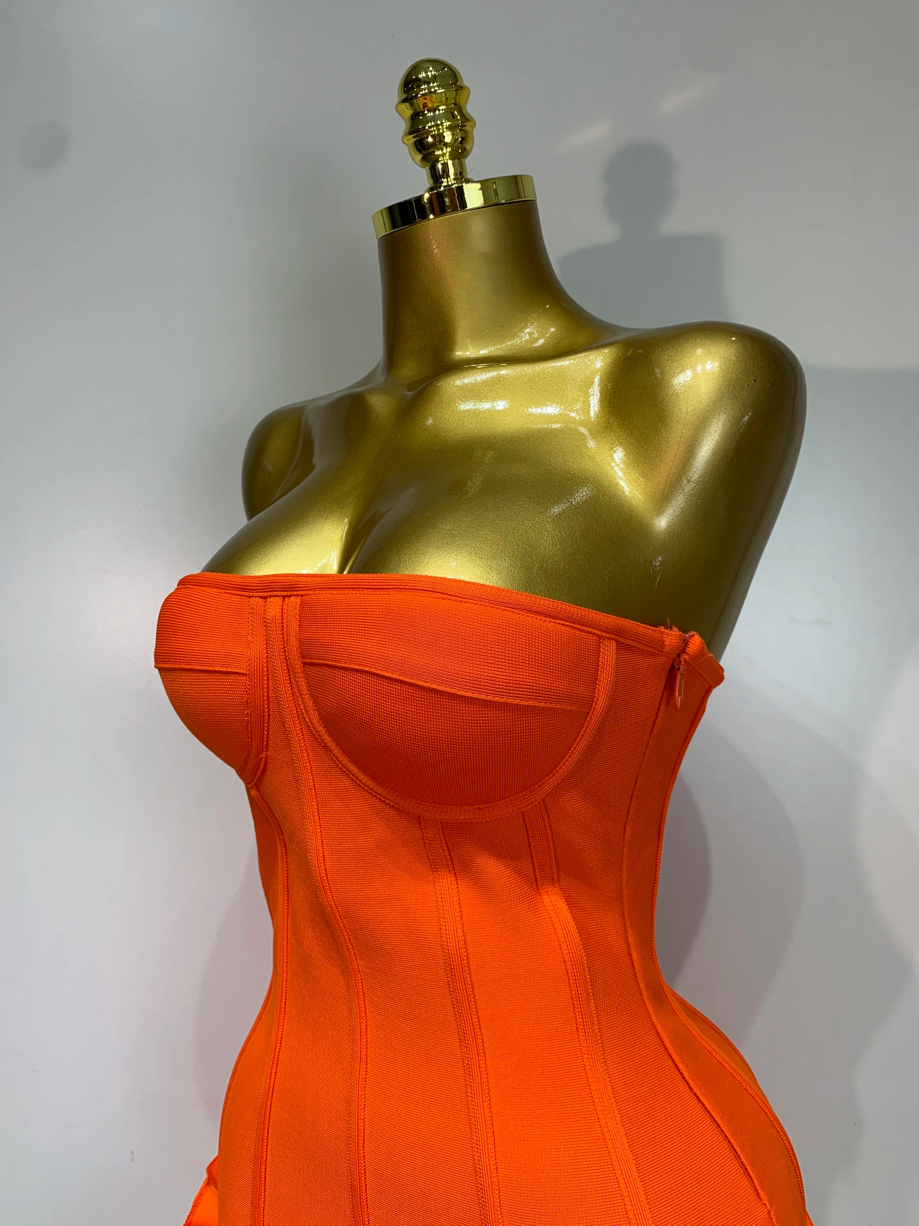 Robe Bandage Mini Strapless Appliqués Floraux – Soirée VIP