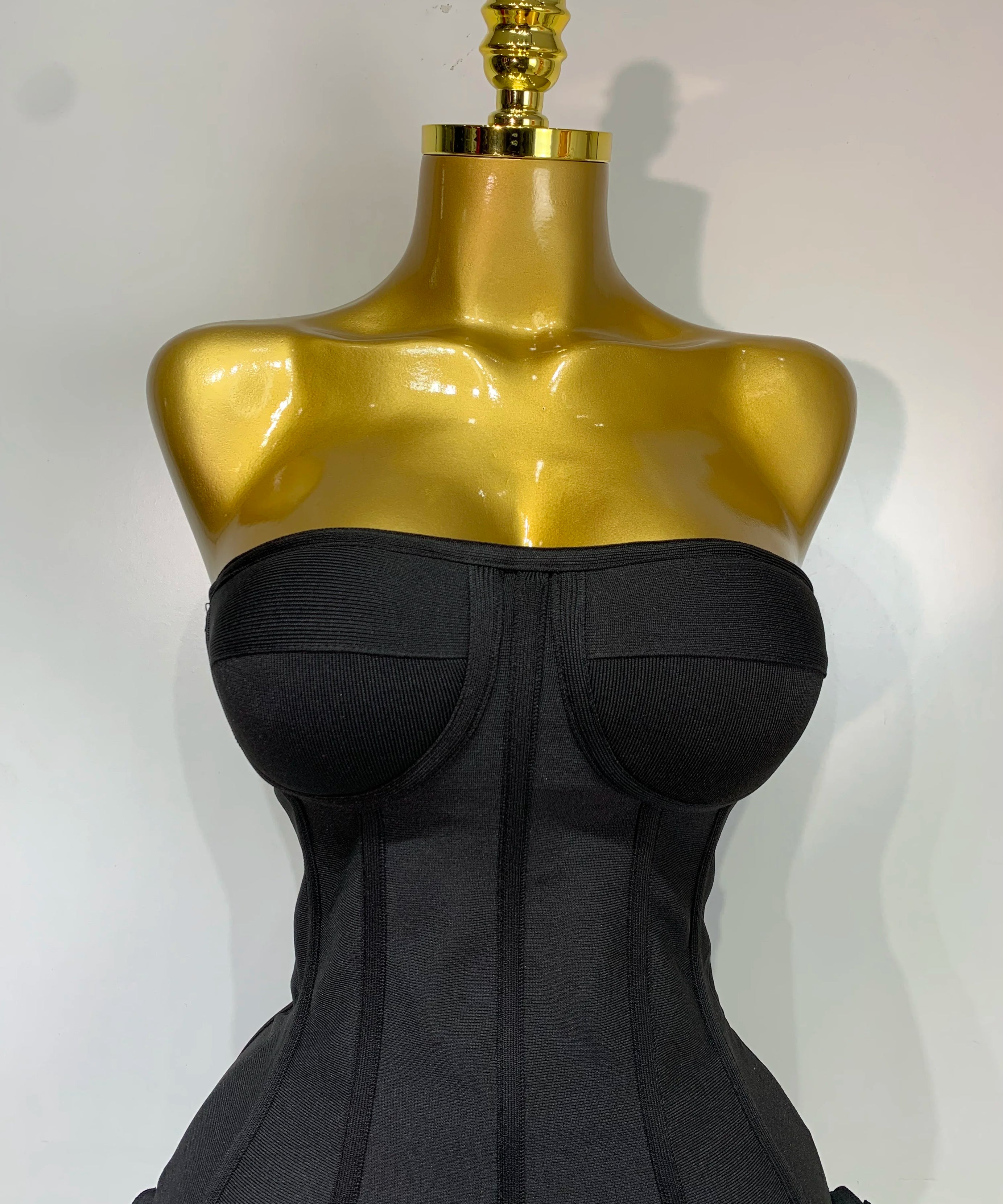 Robe Bandage Mini Strapless Appliqués Floraux – Soirée VIP