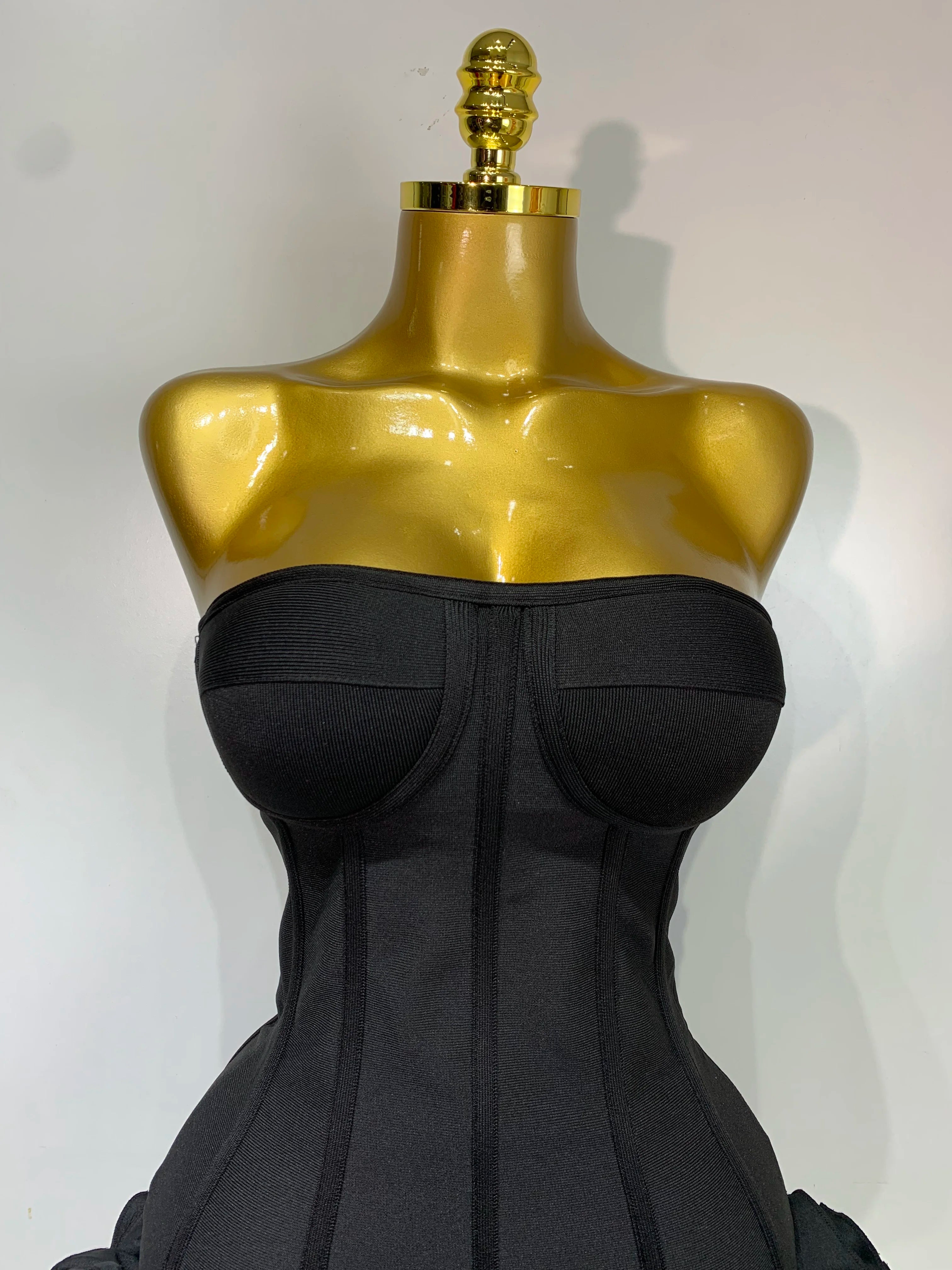Robe Bandage Mini Strapless Appliqués Floraux – Soirée VIP