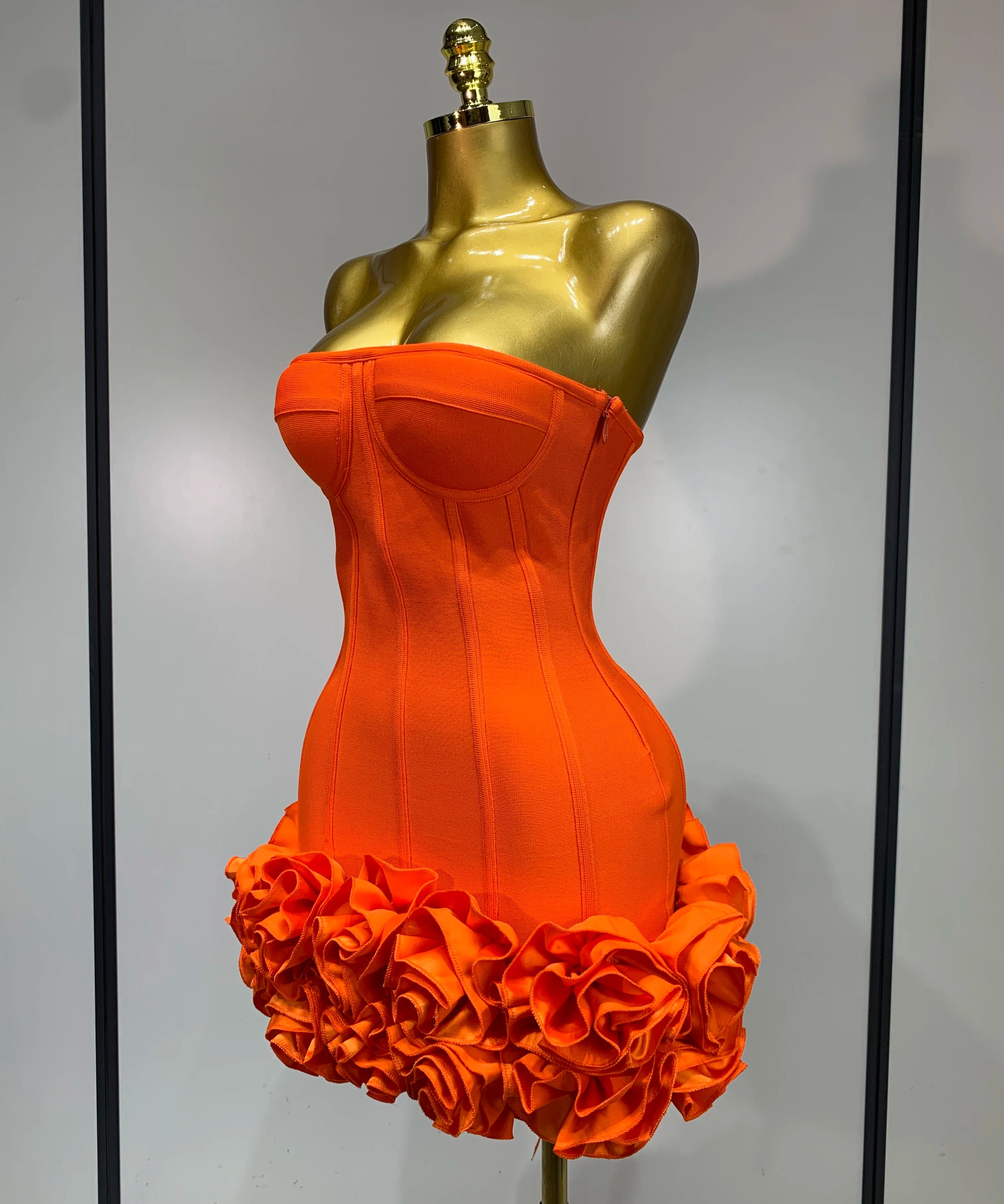 Robe Bandage Mini Strapless Appliqués Floraux – Soirée VIP