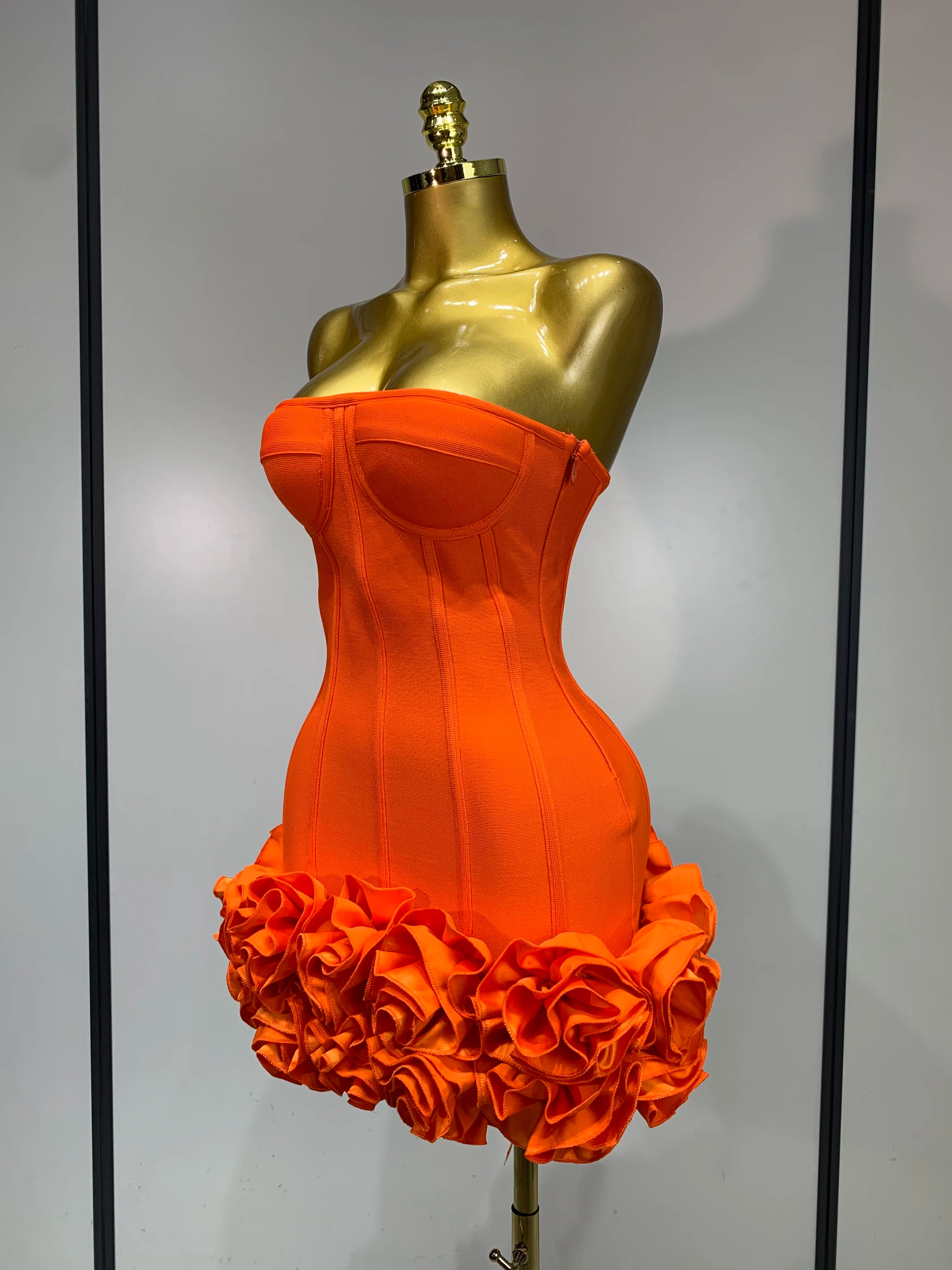Robe Bandage Mini Strapless Appliqués Floraux – Soirée VIP
