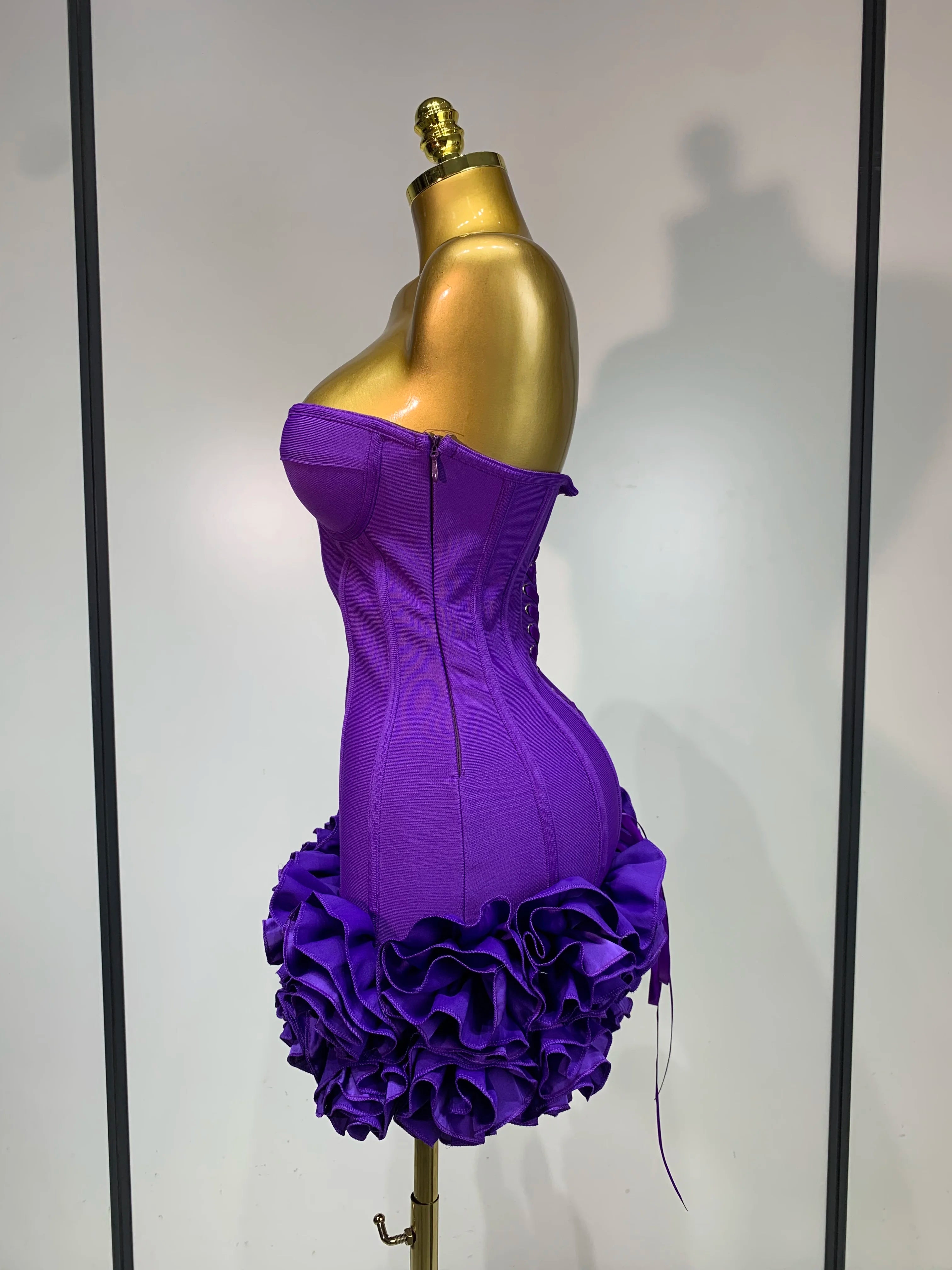 Robe Bandage Mini Strapless Appliqués Floraux – Soirée VIP