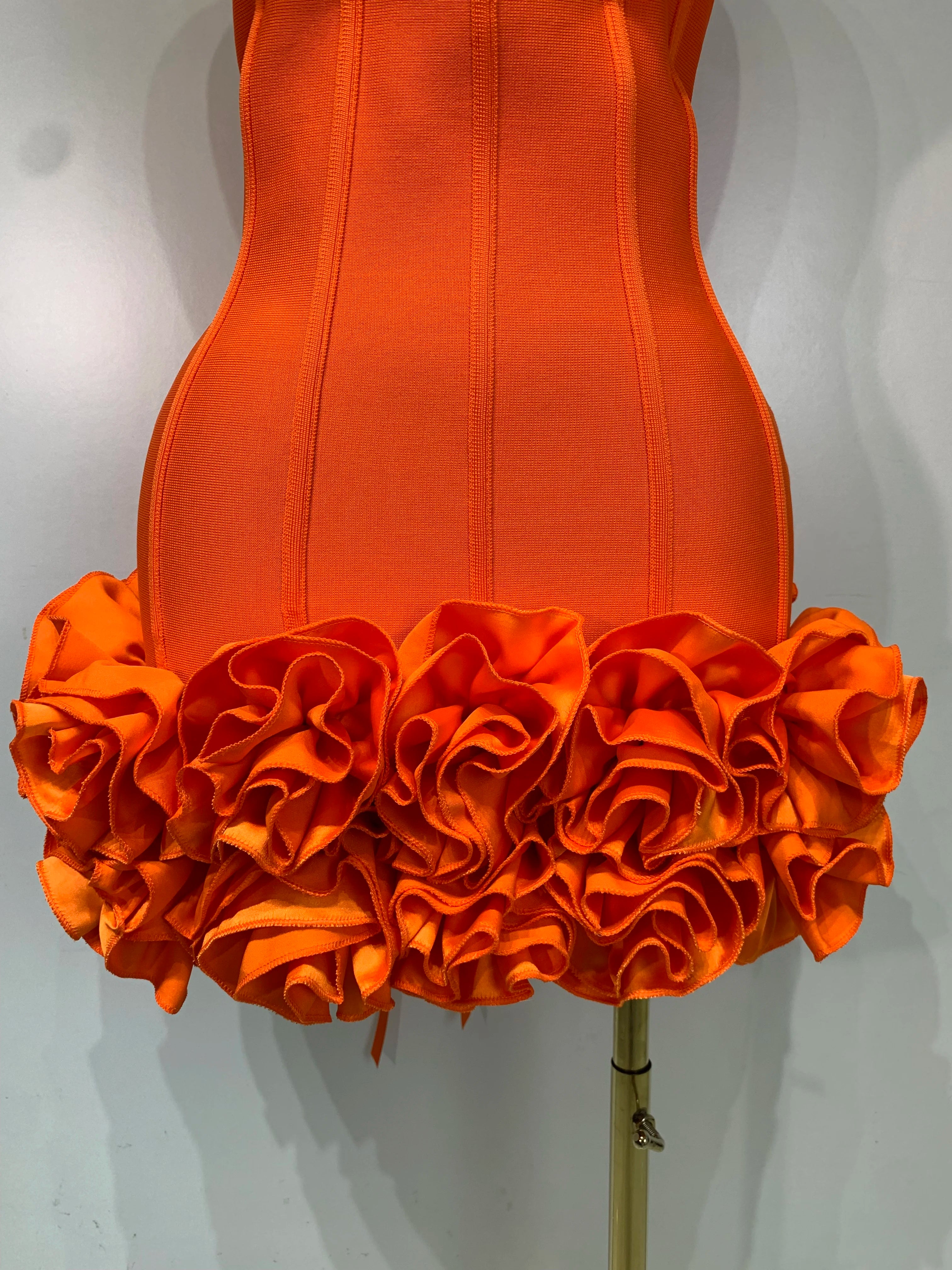 Robe Bandage Mini Strapless Appliqués Floraux – Soirée VIP