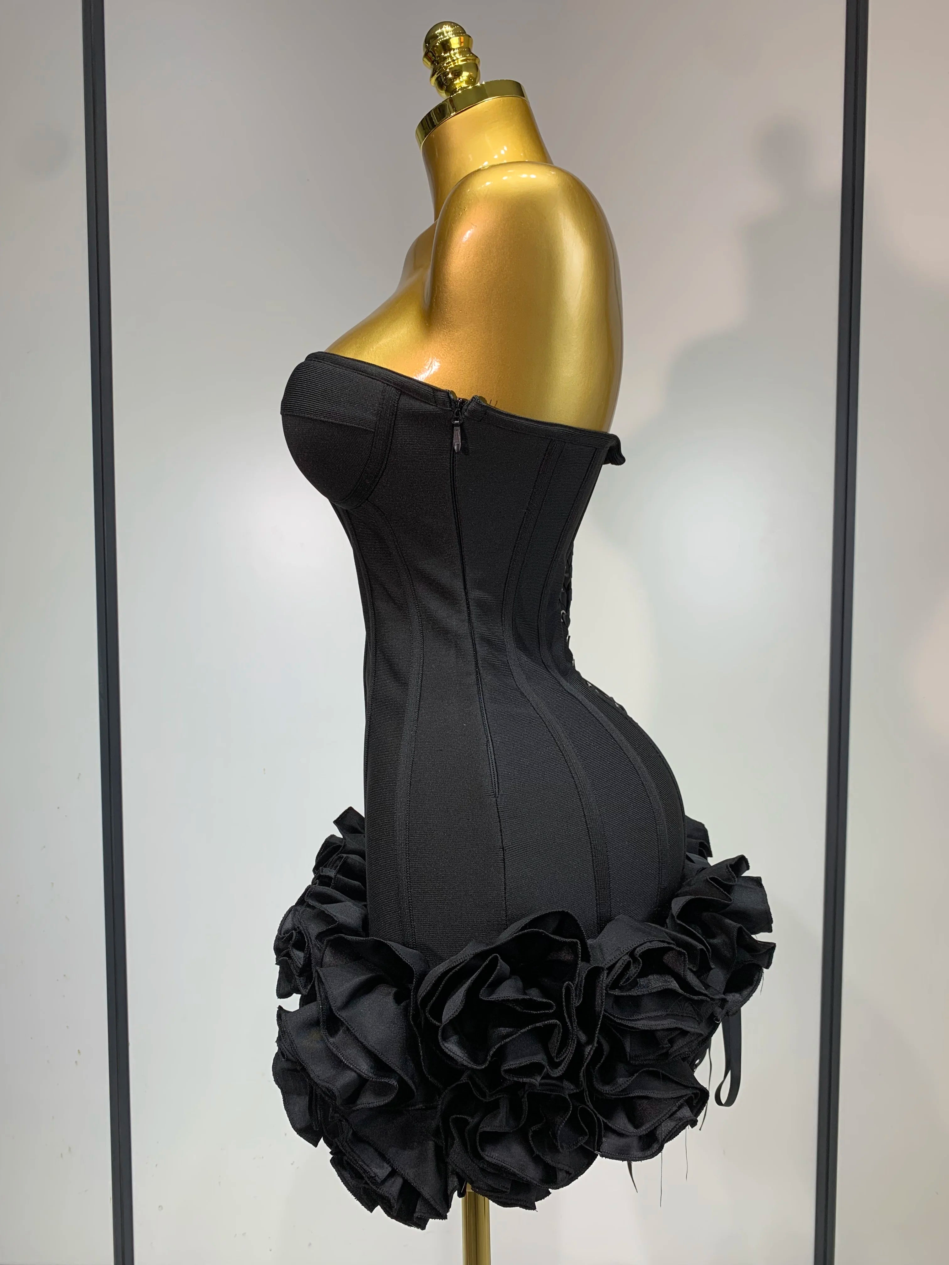 Robe Bandage Mini Strapless Appliqués Floraux – Soirée VIP
