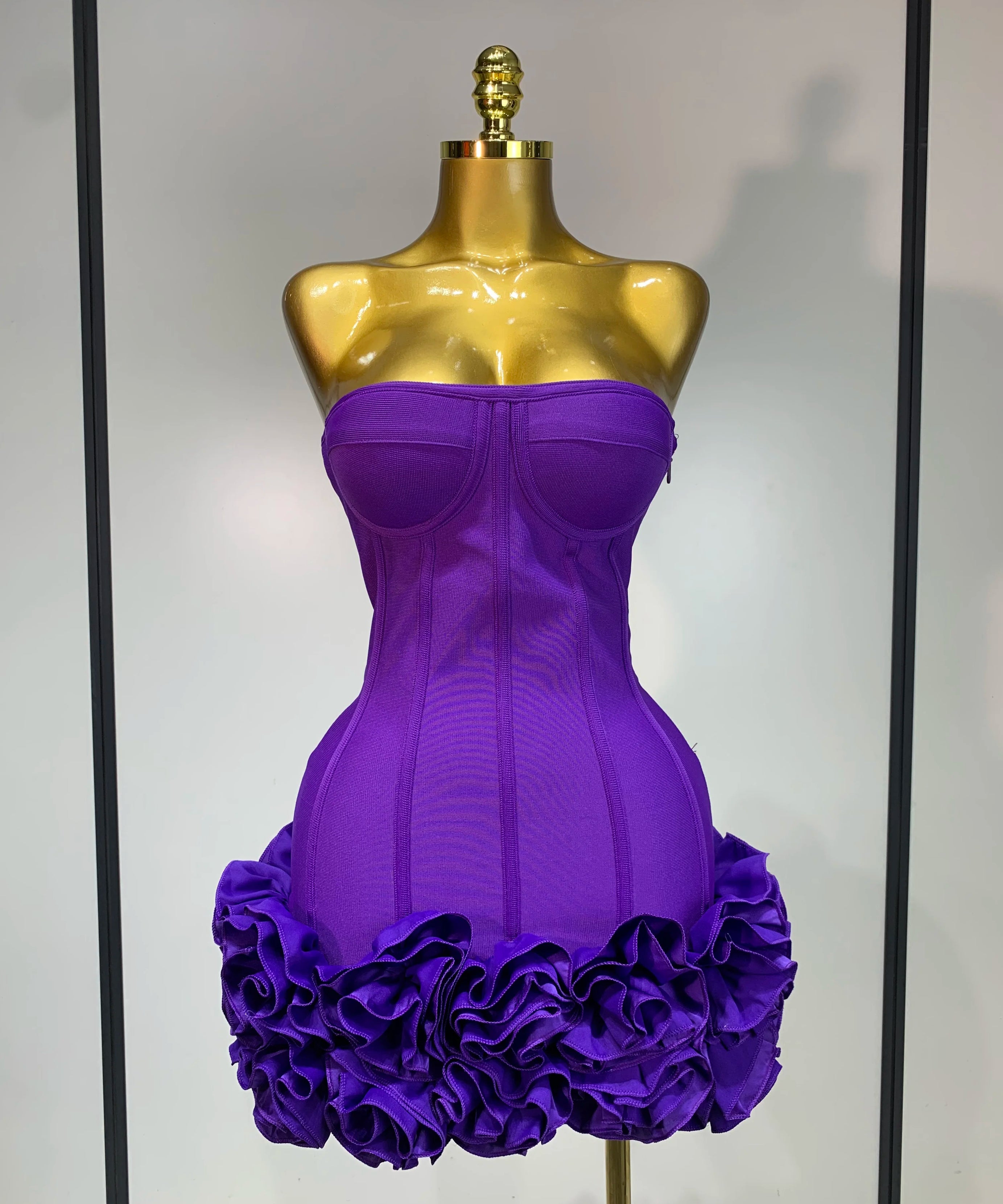 Robe Bandage Mini Strapless Appliqués Floraux – Soirée VIP