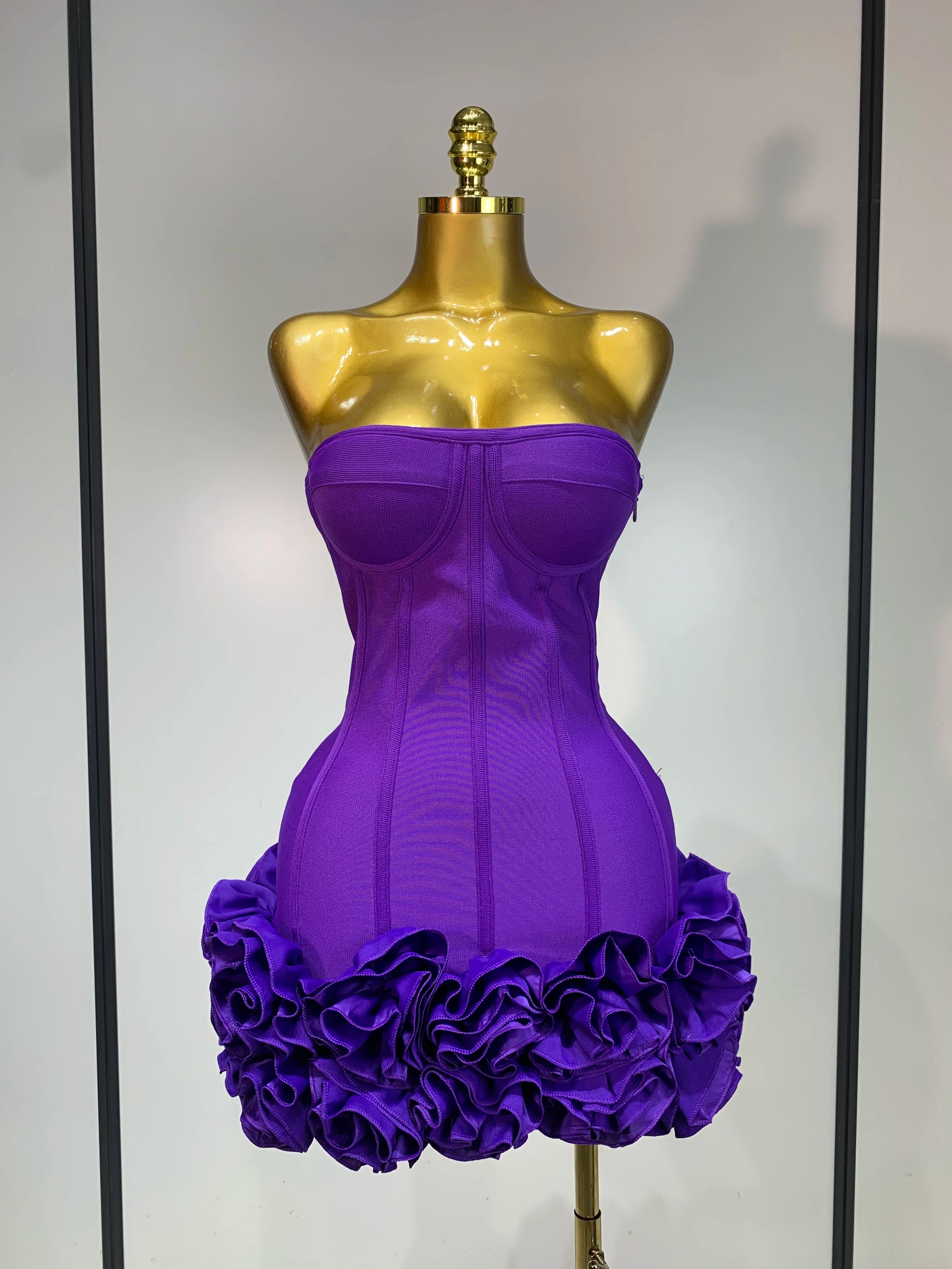Robe Bandage Mini Strapless Appliqués Floraux – Soirée VIP