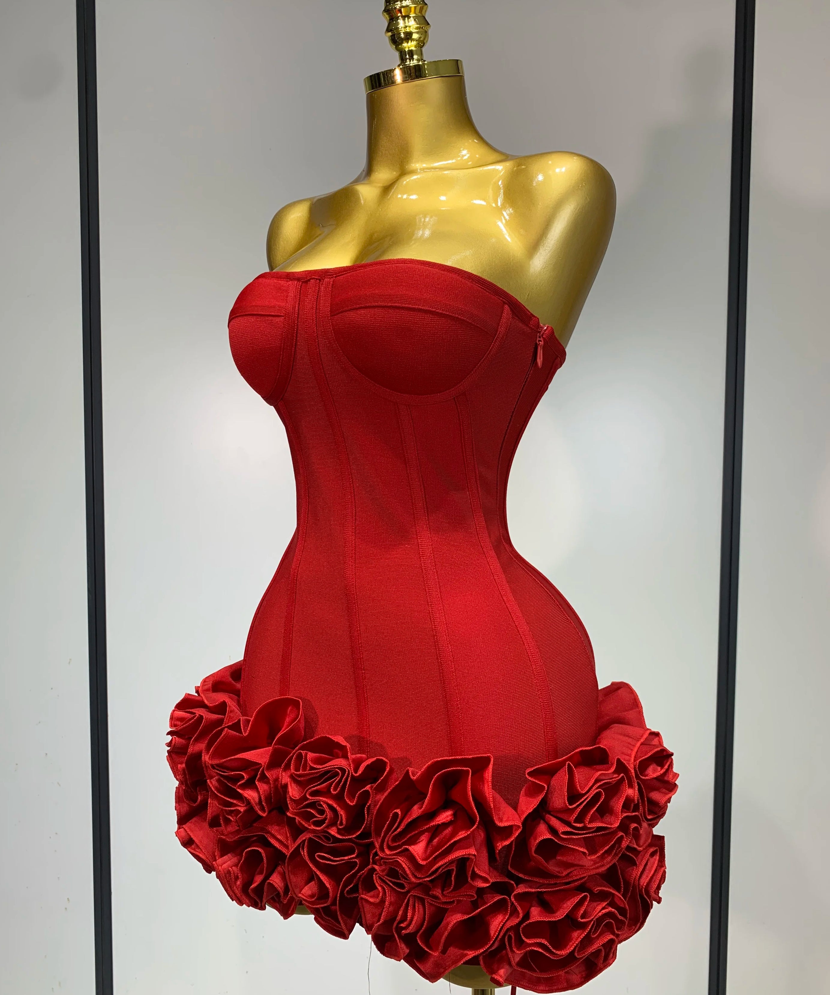 Robe Bandage Mini Strapless Appliqués Floraux – Soirée VIP