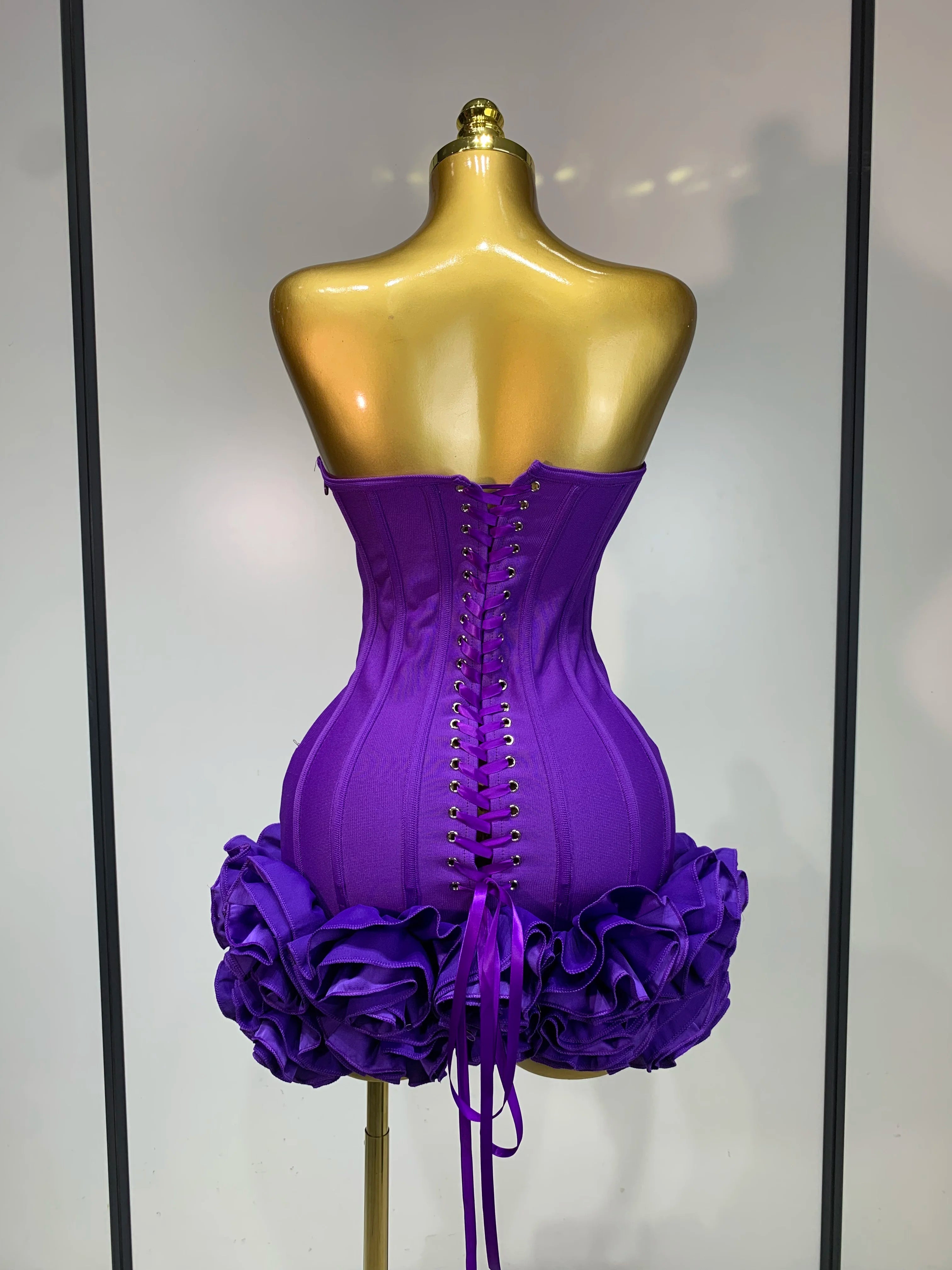 Robe Bandage Mini Strapless Appliqués Floraux – Soirée VIP