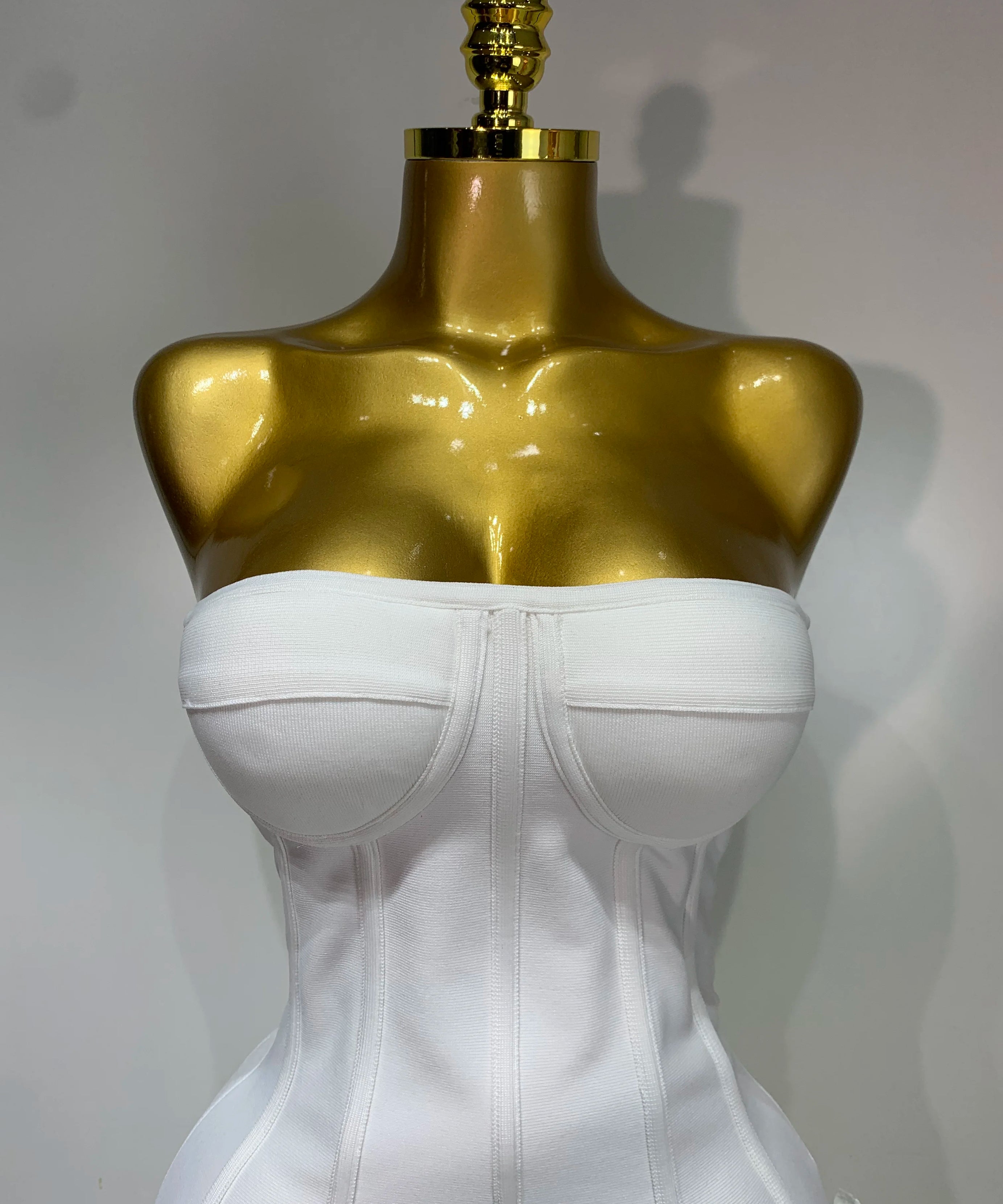 Robe Bandage Mini Strapless Appliqués Floraux – Soirée VIP