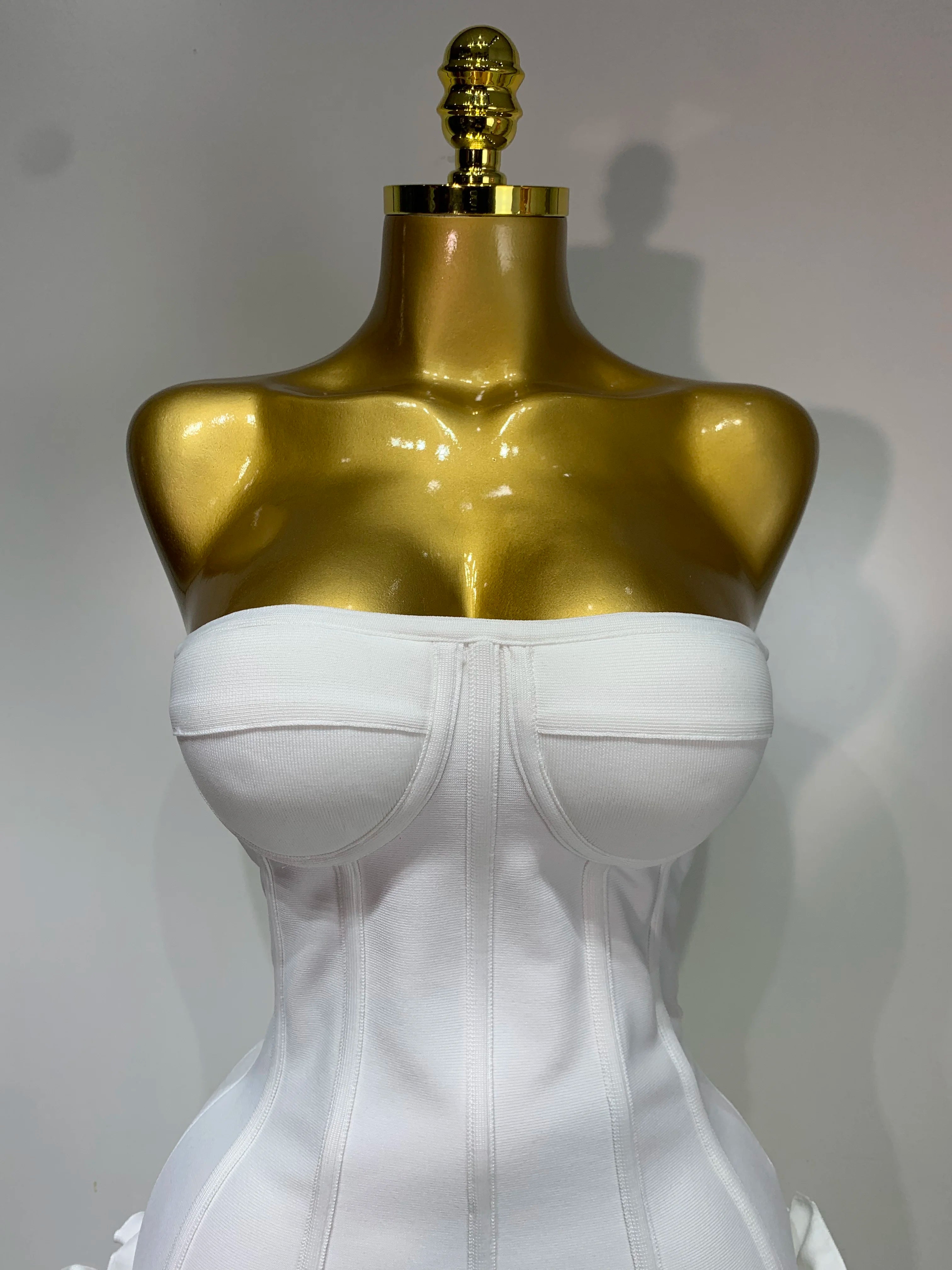 Robe Bandage Mini Strapless Appliqués Floraux – Soirée VIP