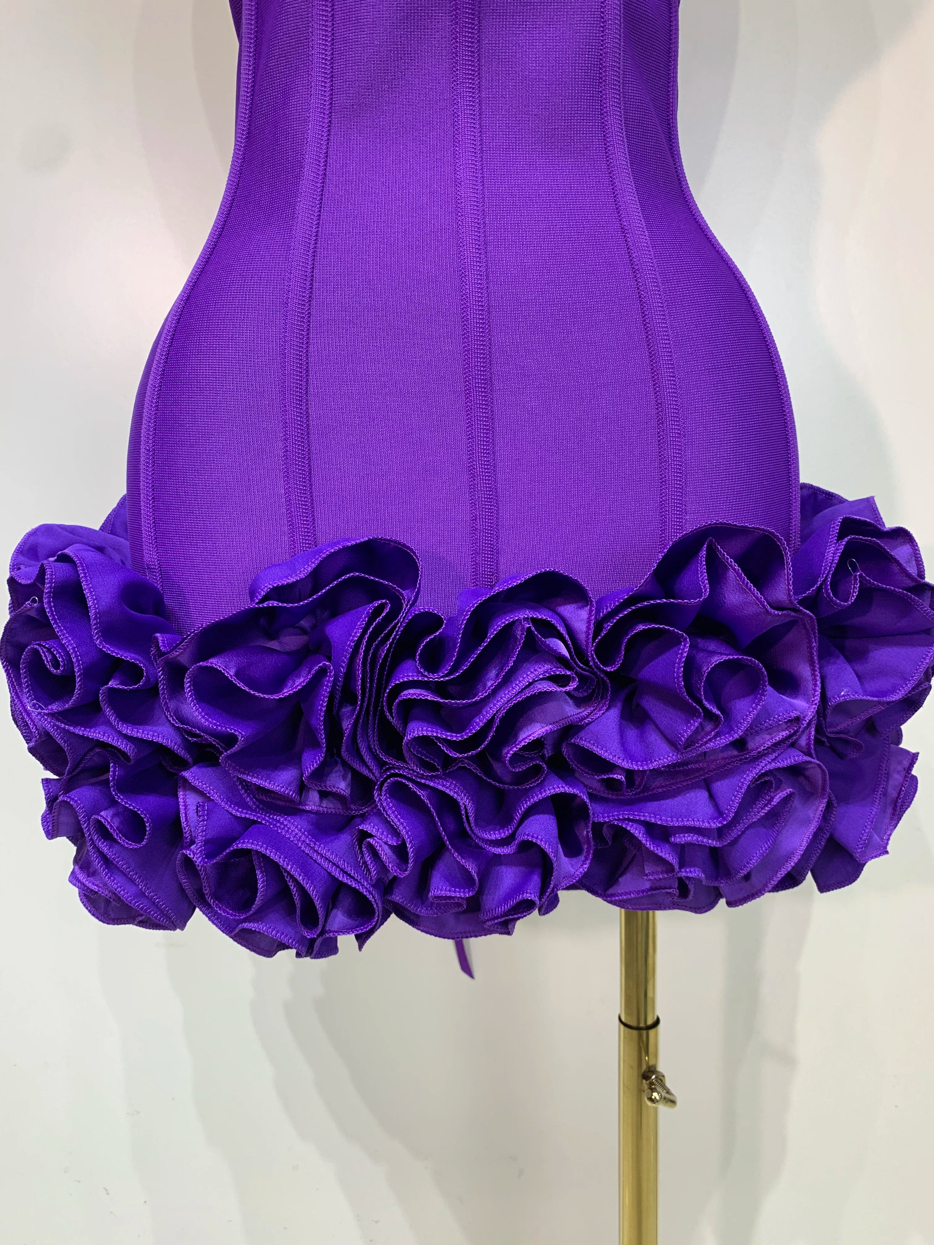 Robe Bandage Mini Strapless Appliqués Floraux – Soirée VIP