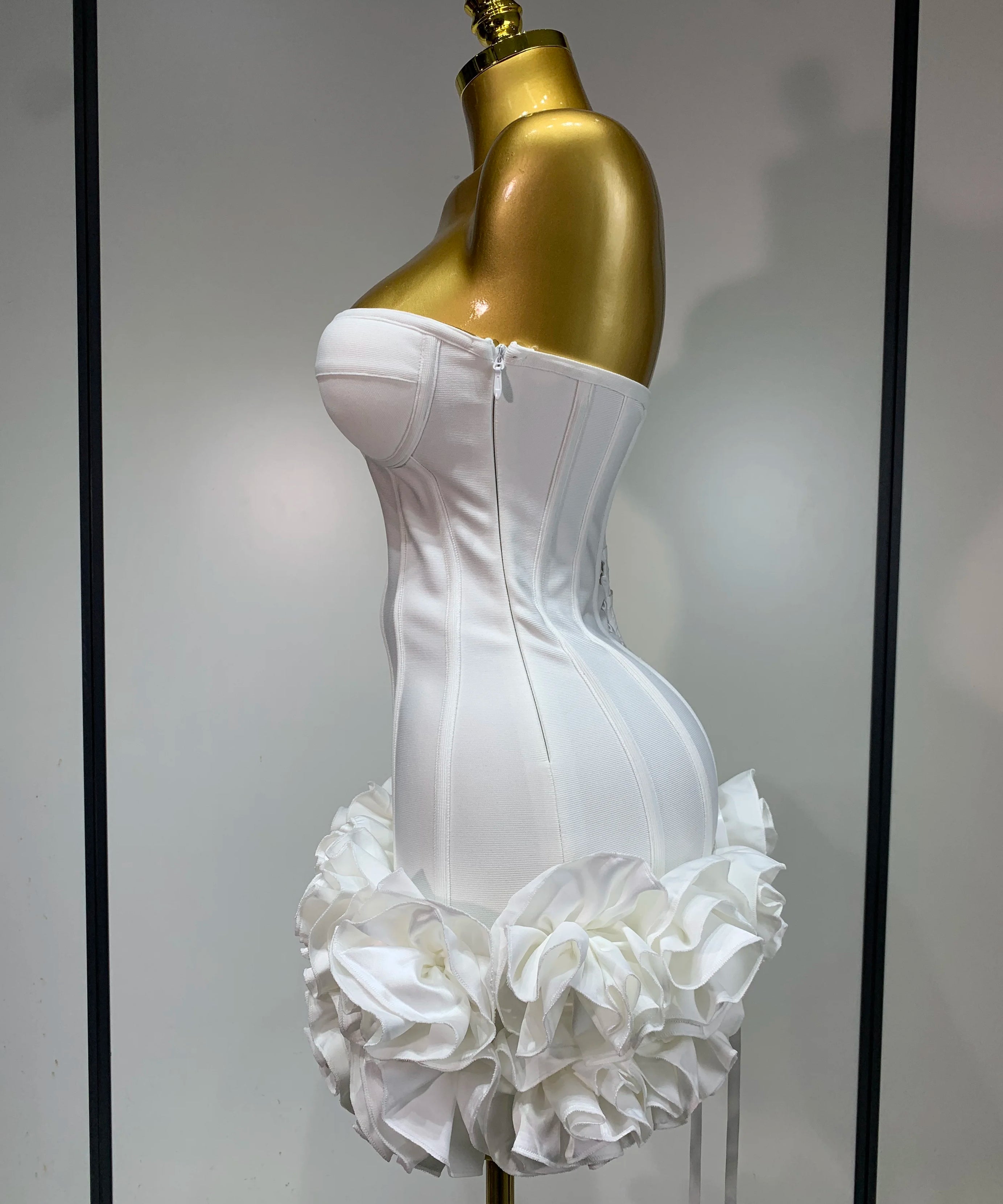 Robe Bandage Mini Strapless Appliqués Floraux – Soirée VIP