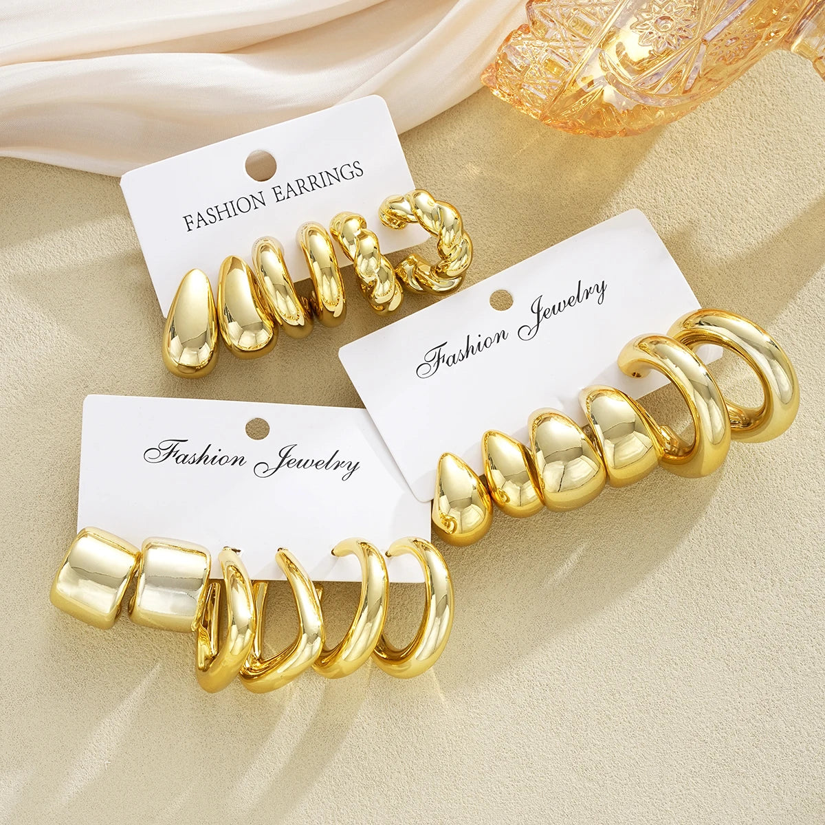 Coffret 18 Boucles d'Oreilles Géométriques Dorées – Set Bijoux