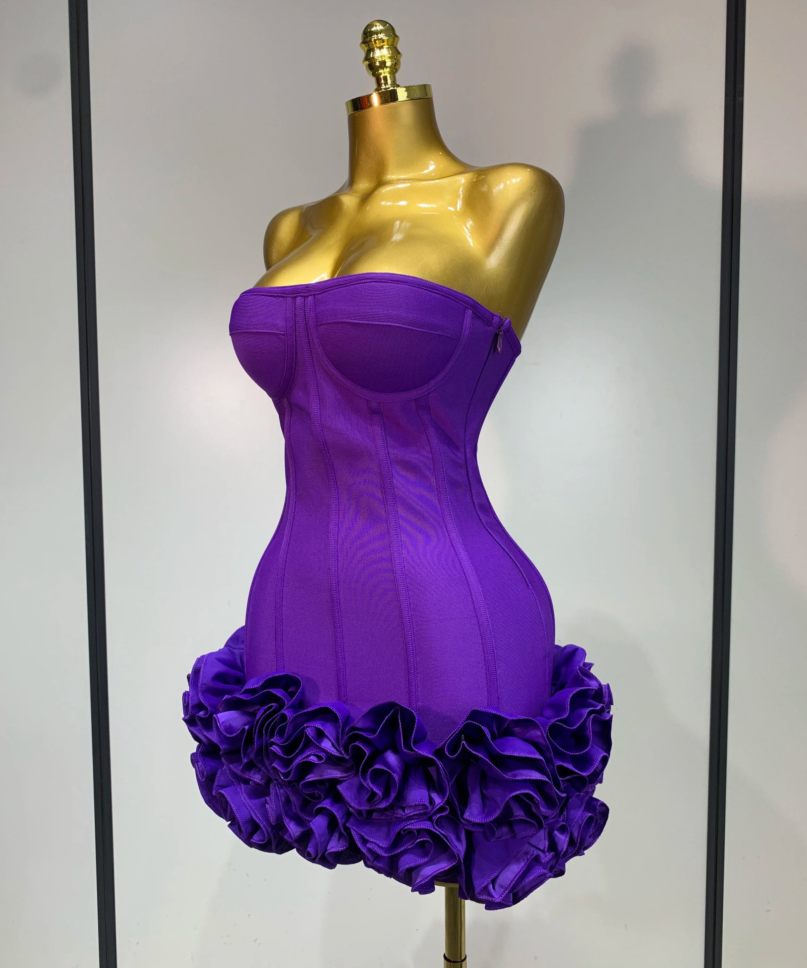 Robe Bandage Mini Strapless Appliqués Floraux – Soirée VIP