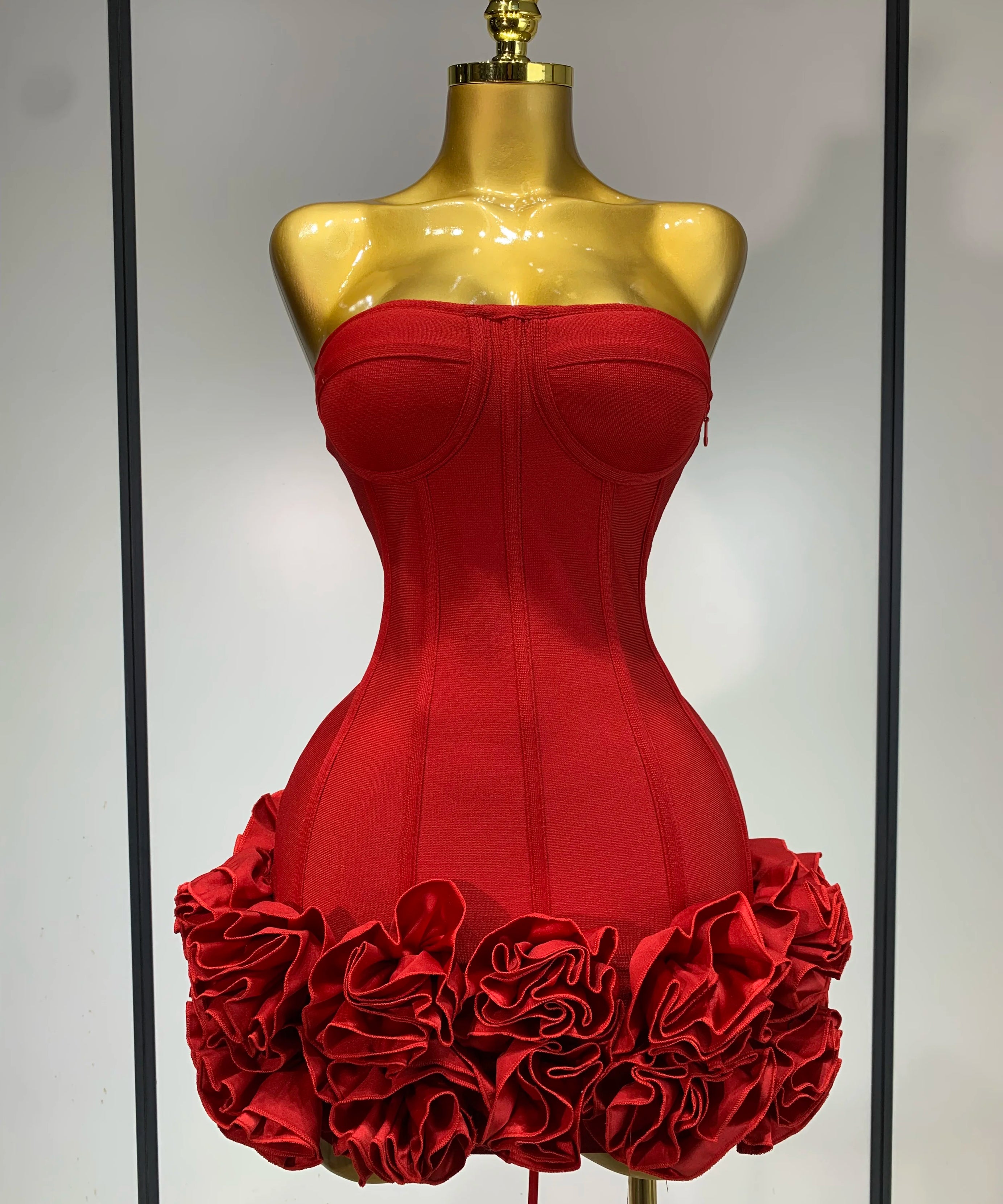 Robe Bandage Mini Strapless Appliqués Floraux – Soirée VIP