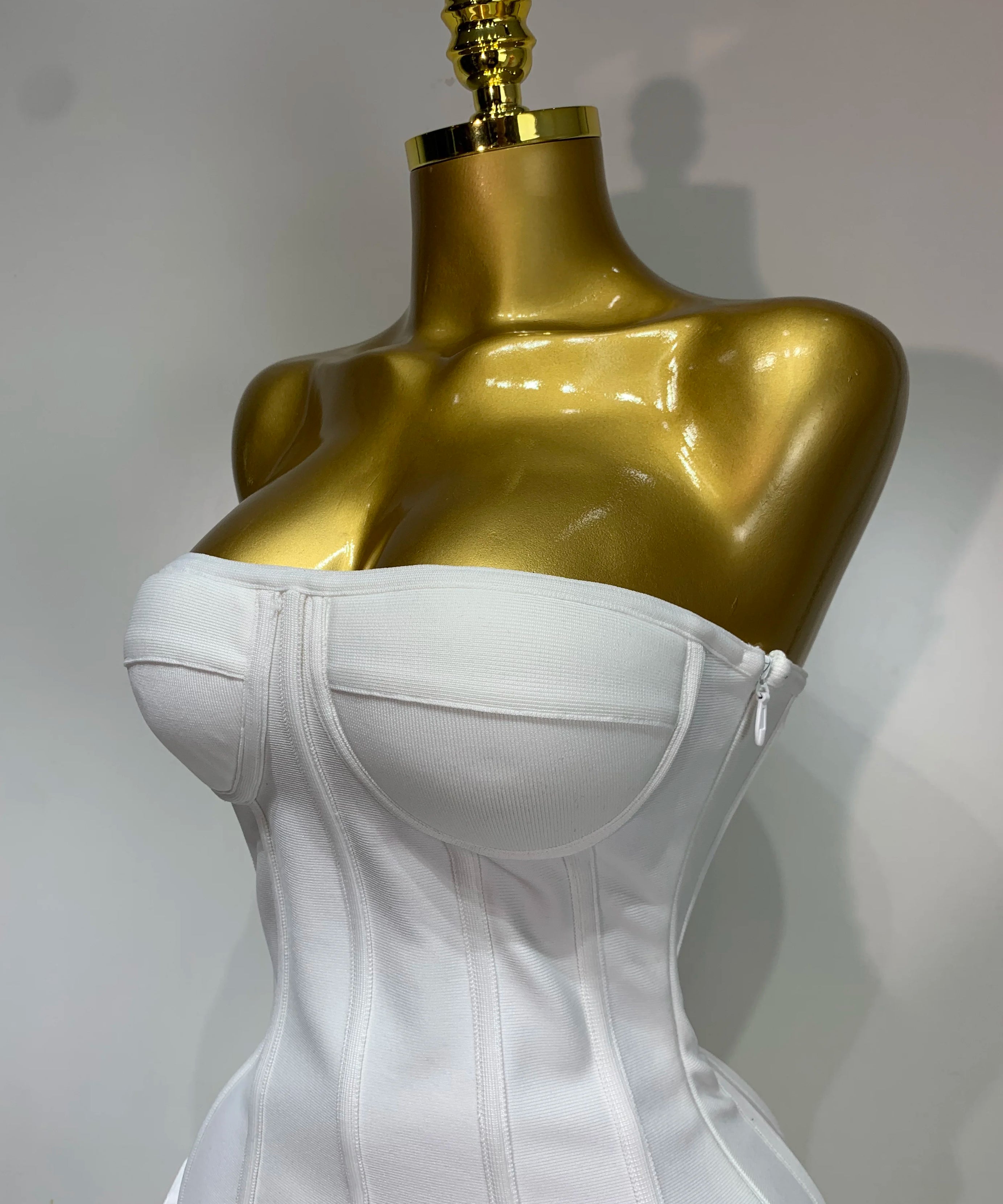 Robe Bandage Mini Strapless Appliqués Floraux – Soirée VIP