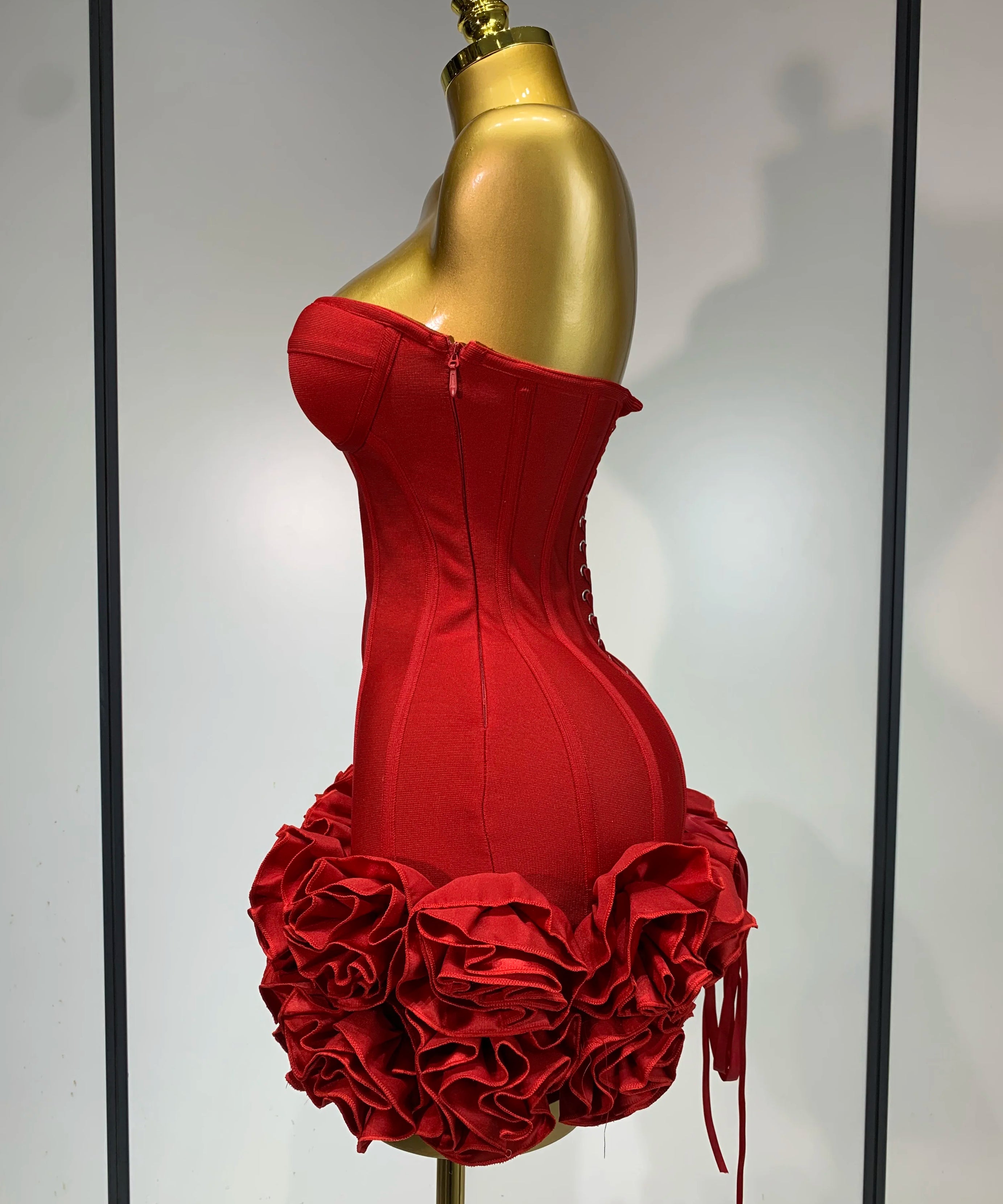 Robe Bandage Mini Strapless Appliqués Floraux – Soirée VIP