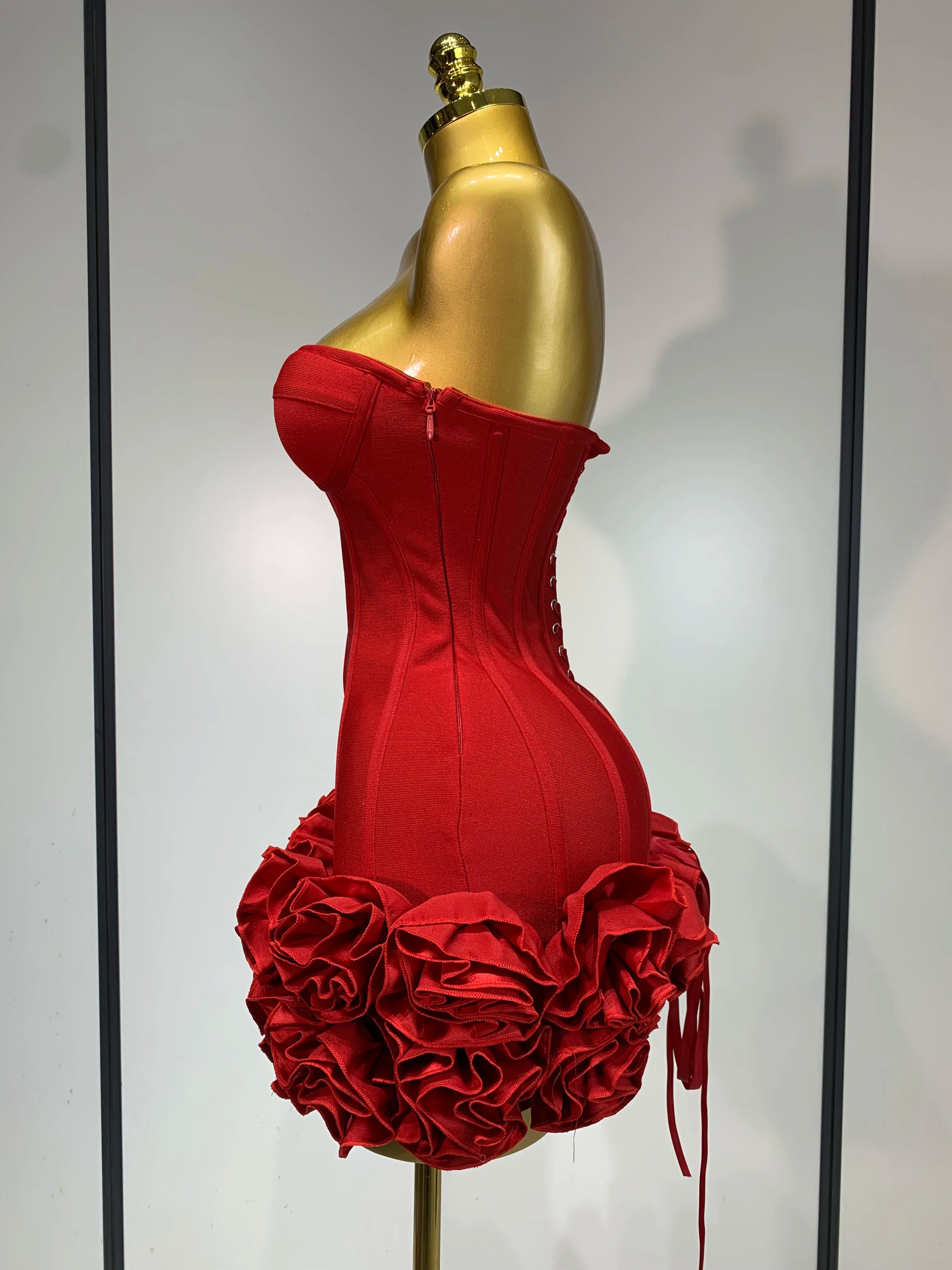 Robe Bandage Mini Strapless Appliqués Floraux – Soirée VIP