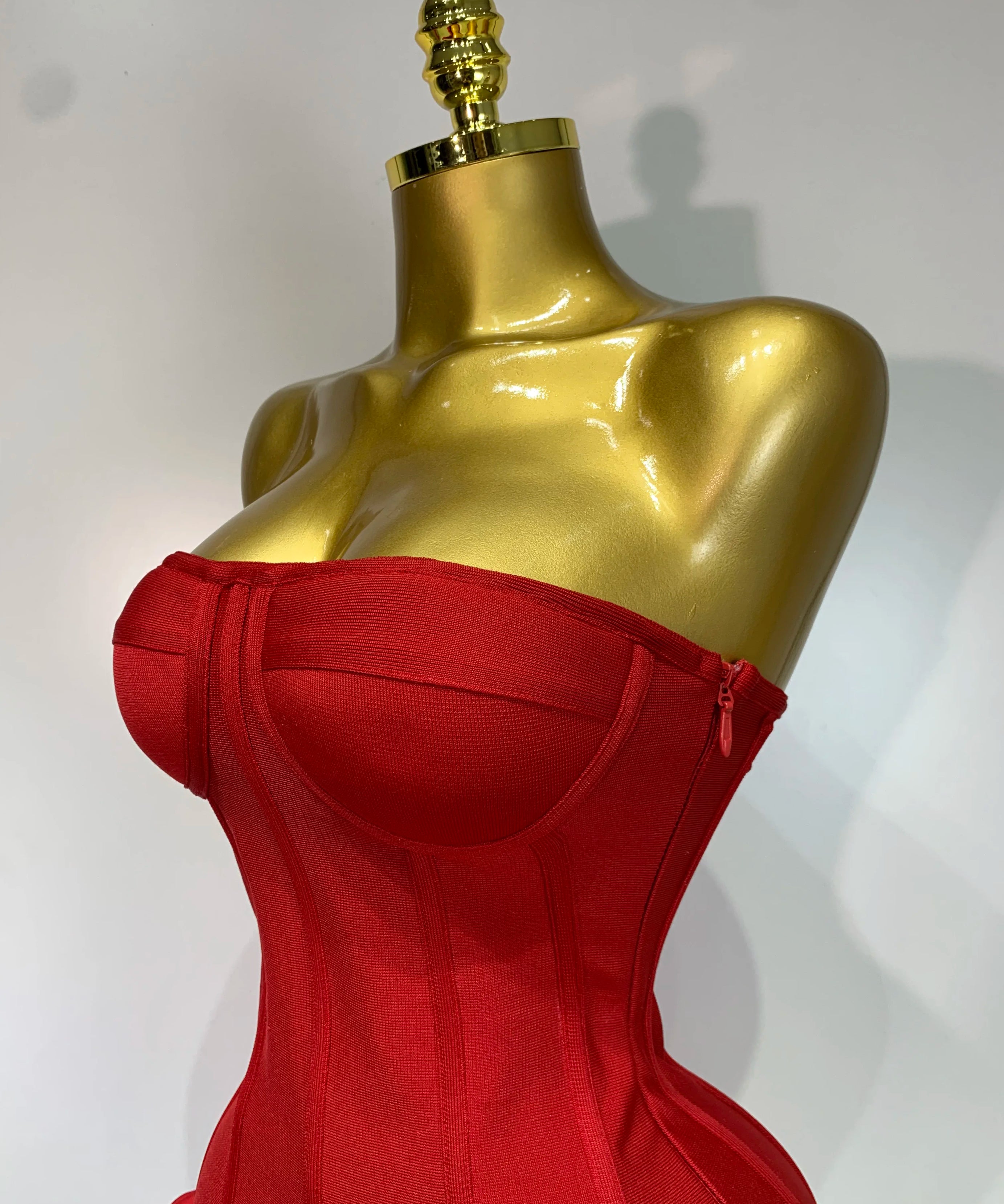 Robe Bandage Mini Strapless Appliqués Floraux – Soirée VIP