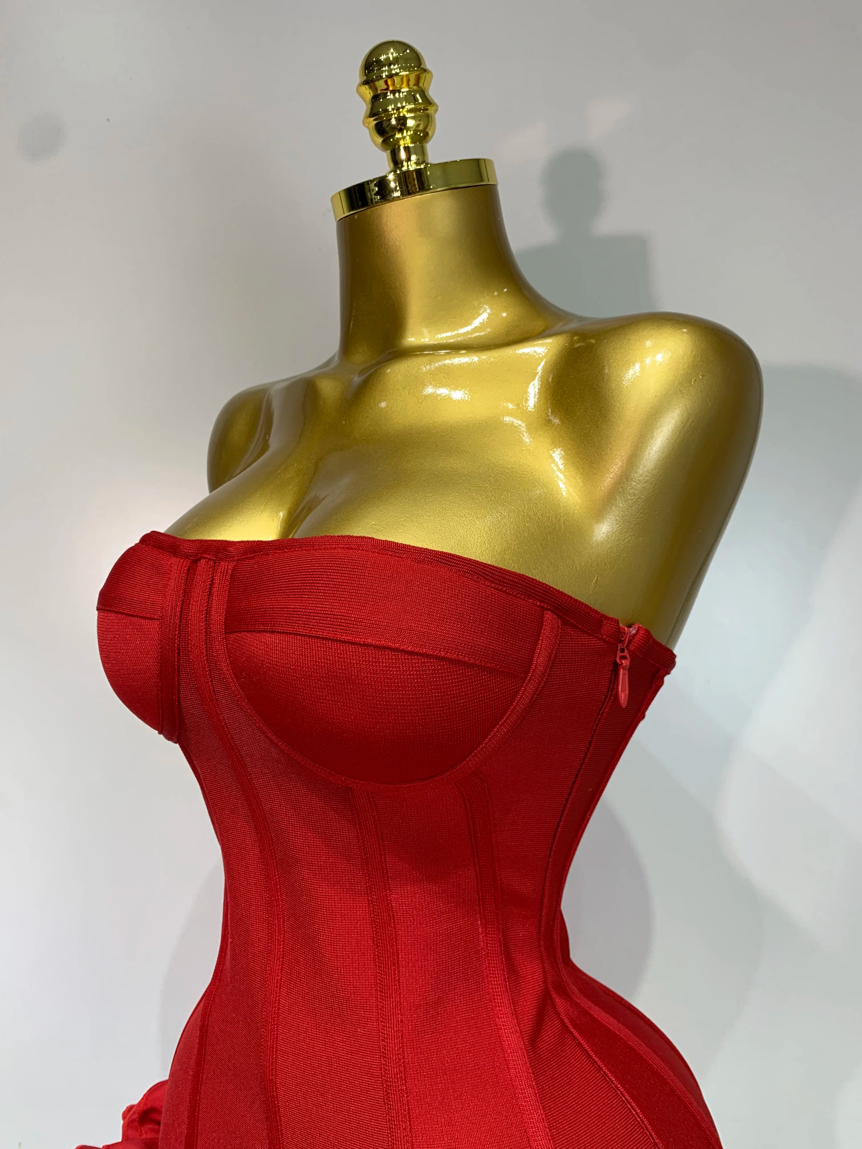 Robe Bandage Mini Strapless Appliqués Floraux – Soirée VIP