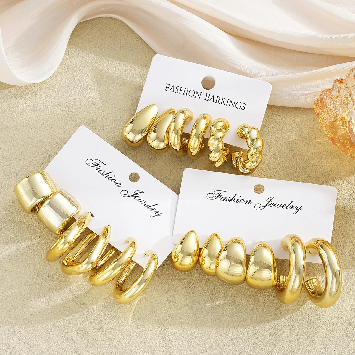 Coffret 18 Boucles d'Oreilles Géométriques Dorées – Set Bijoux