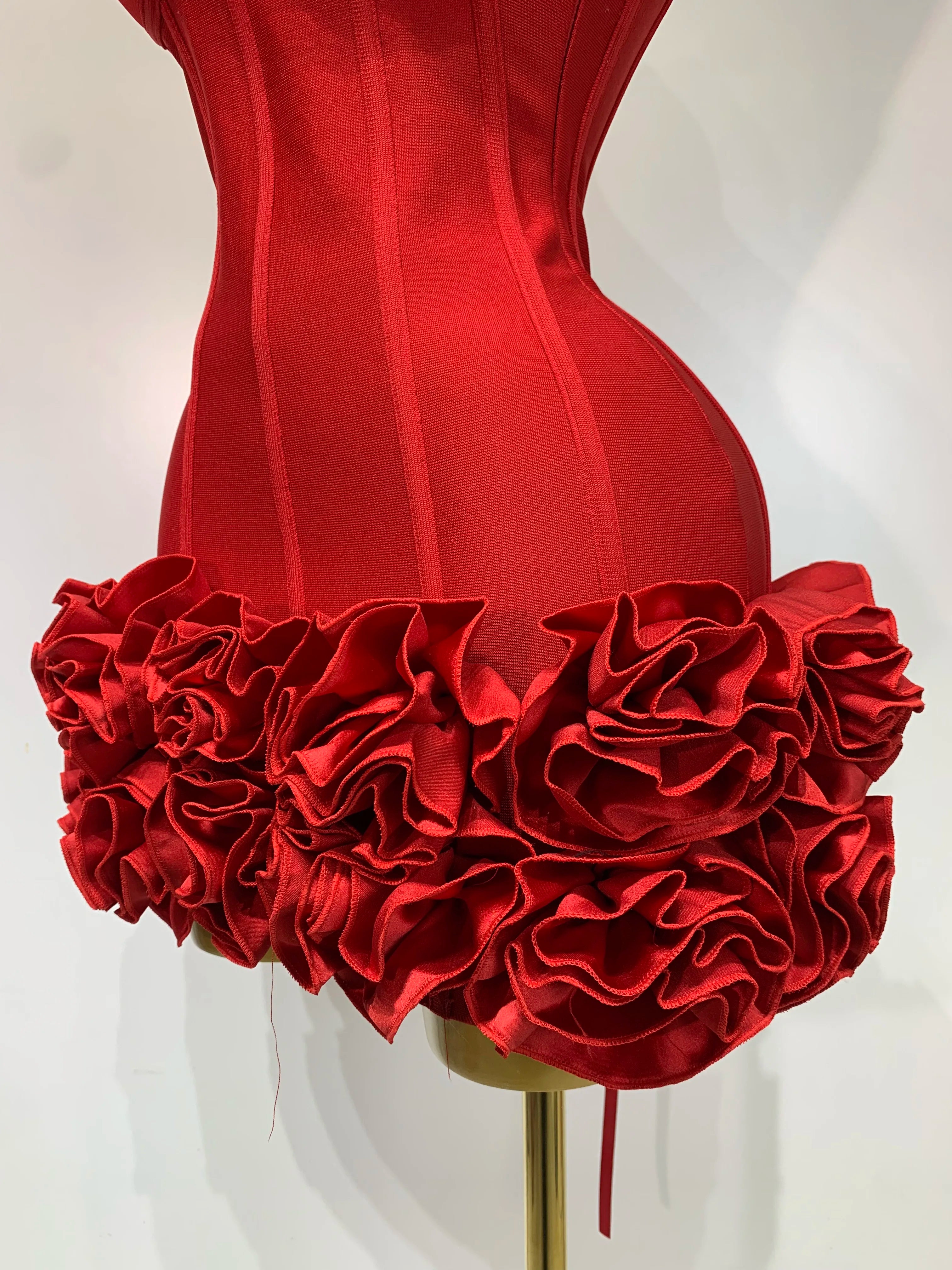 Robe Bandage Mini Strapless Appliqués Floraux – Soirée VIP