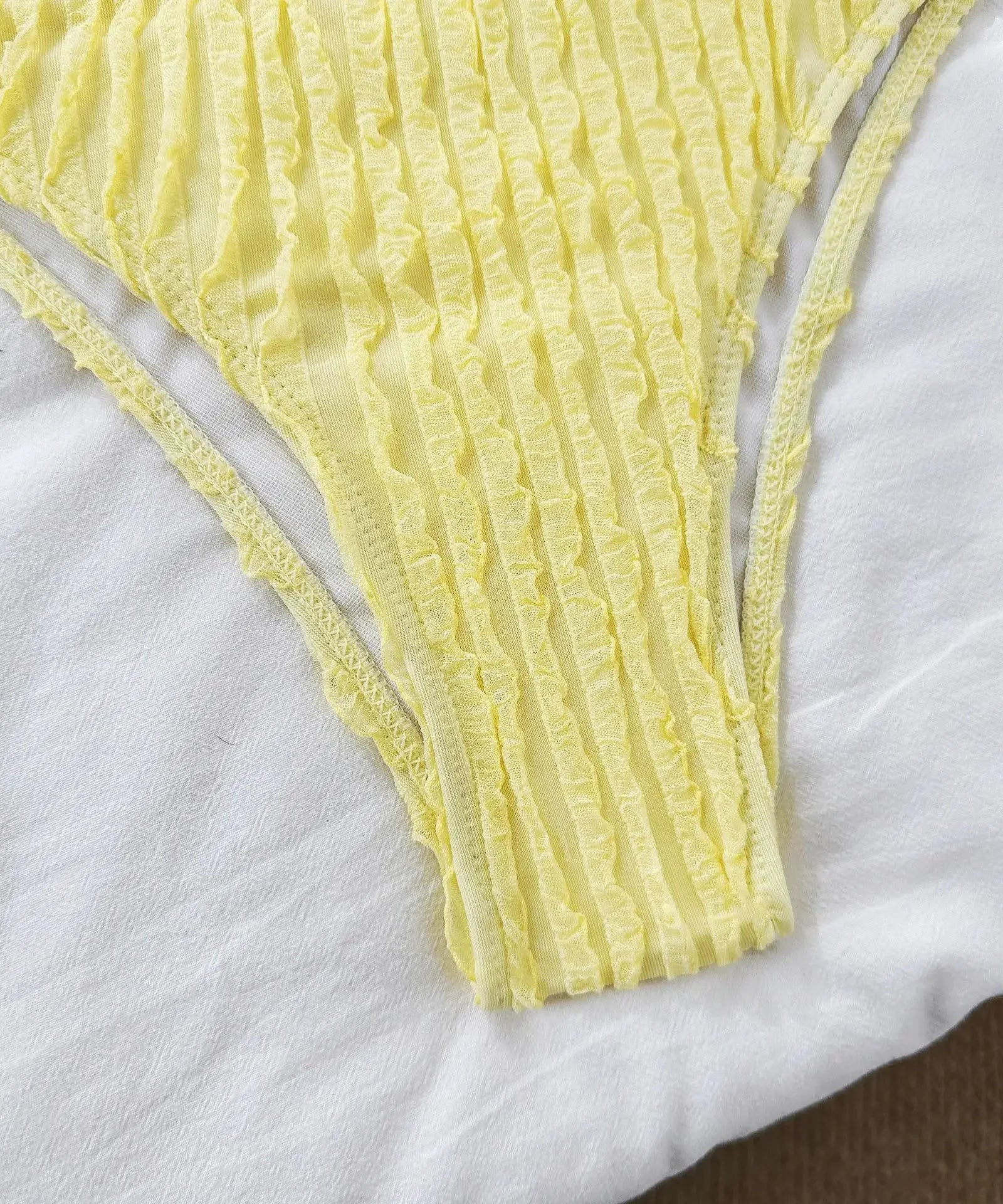 Bikini Halter Froncé Volants 2 Pièces – Coupe Haute Brésilienne