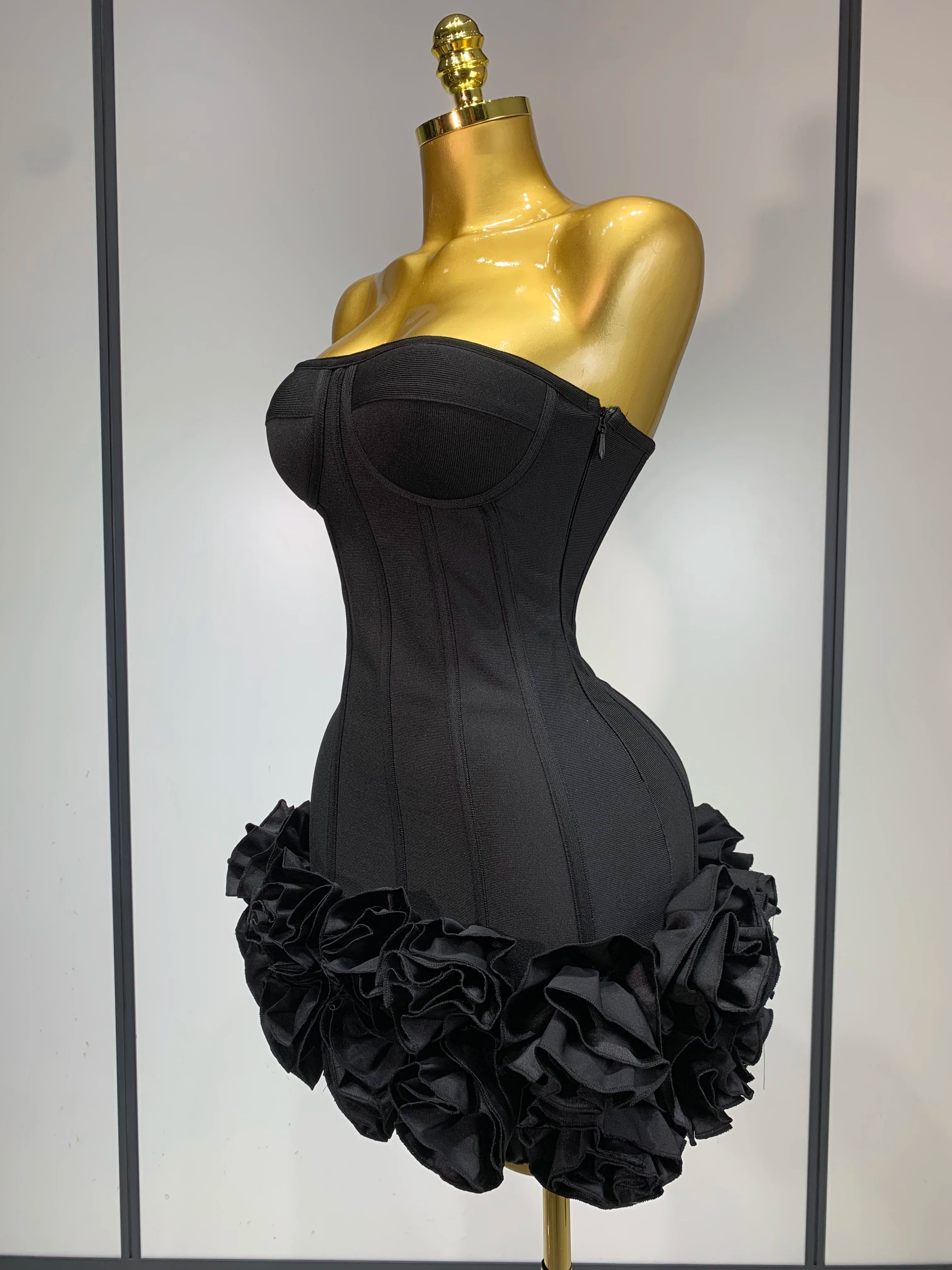 Robe Bandage Mini Strapless Appliqués Floraux – Soirée VIP