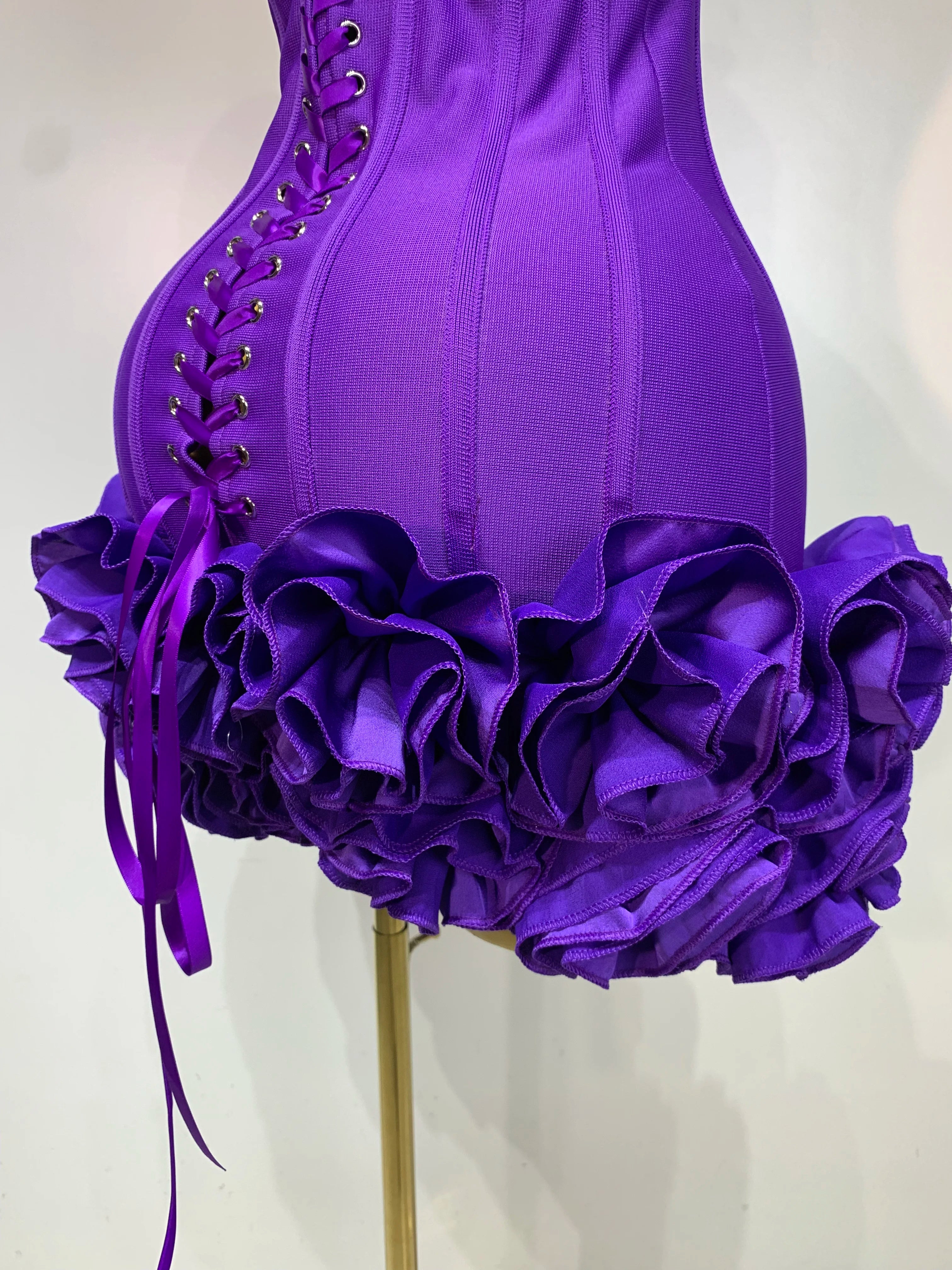 Robe Bandage Mini Strapless Appliqués Floraux – Soirée VIP